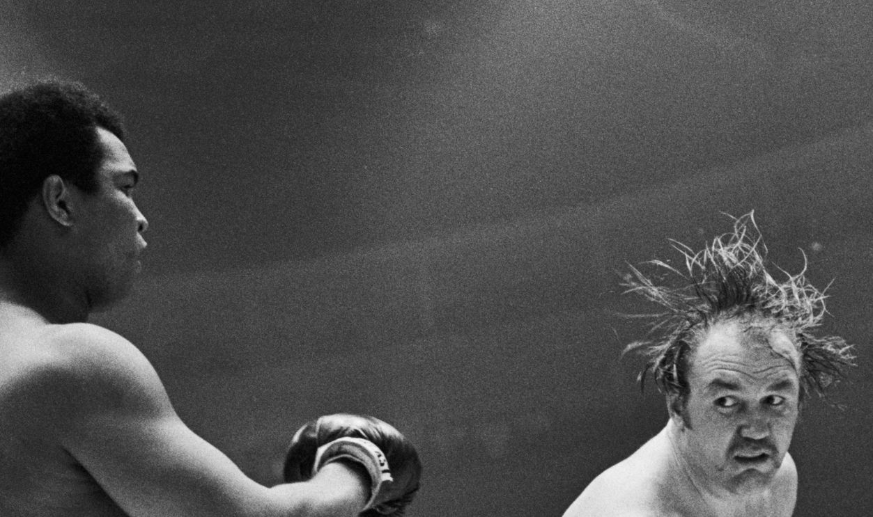 Chuck Wepner takes a wild swing at Muhammad Ali in the second round of their heavyweight title bout 3/24.