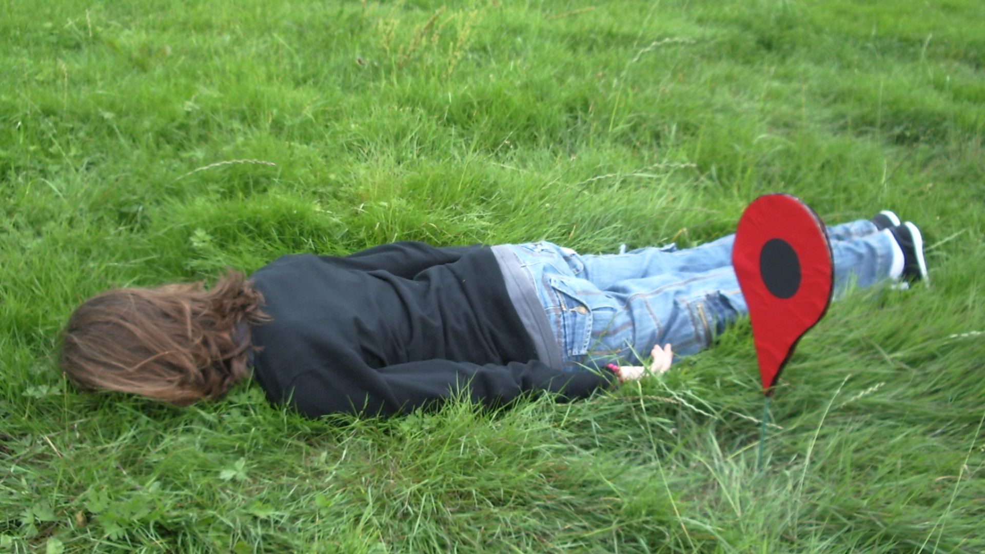 File:Playing The Lying Down Game at the geohash.jpg