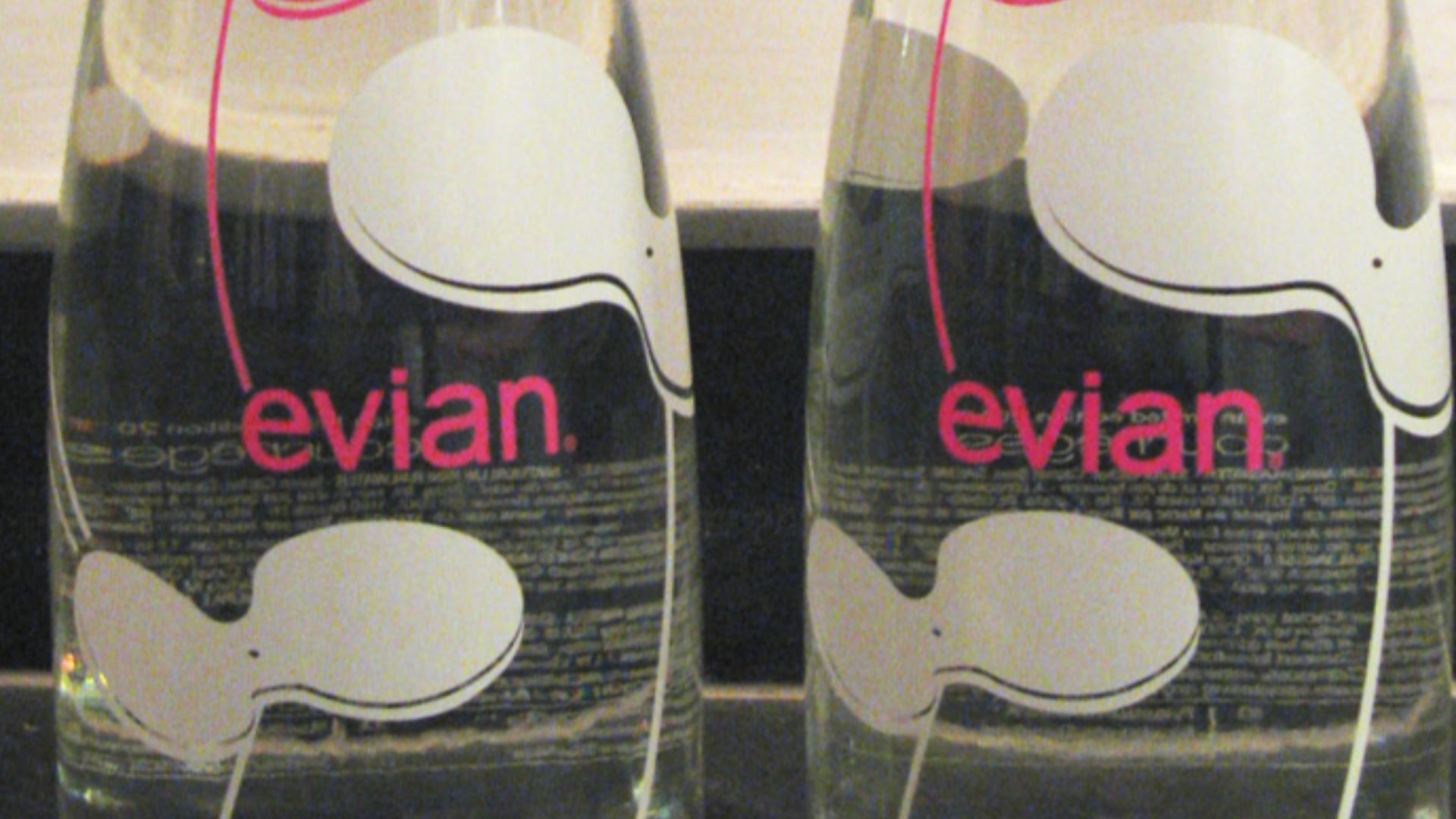 File:Evian bouteilles courreges 2011.jpg