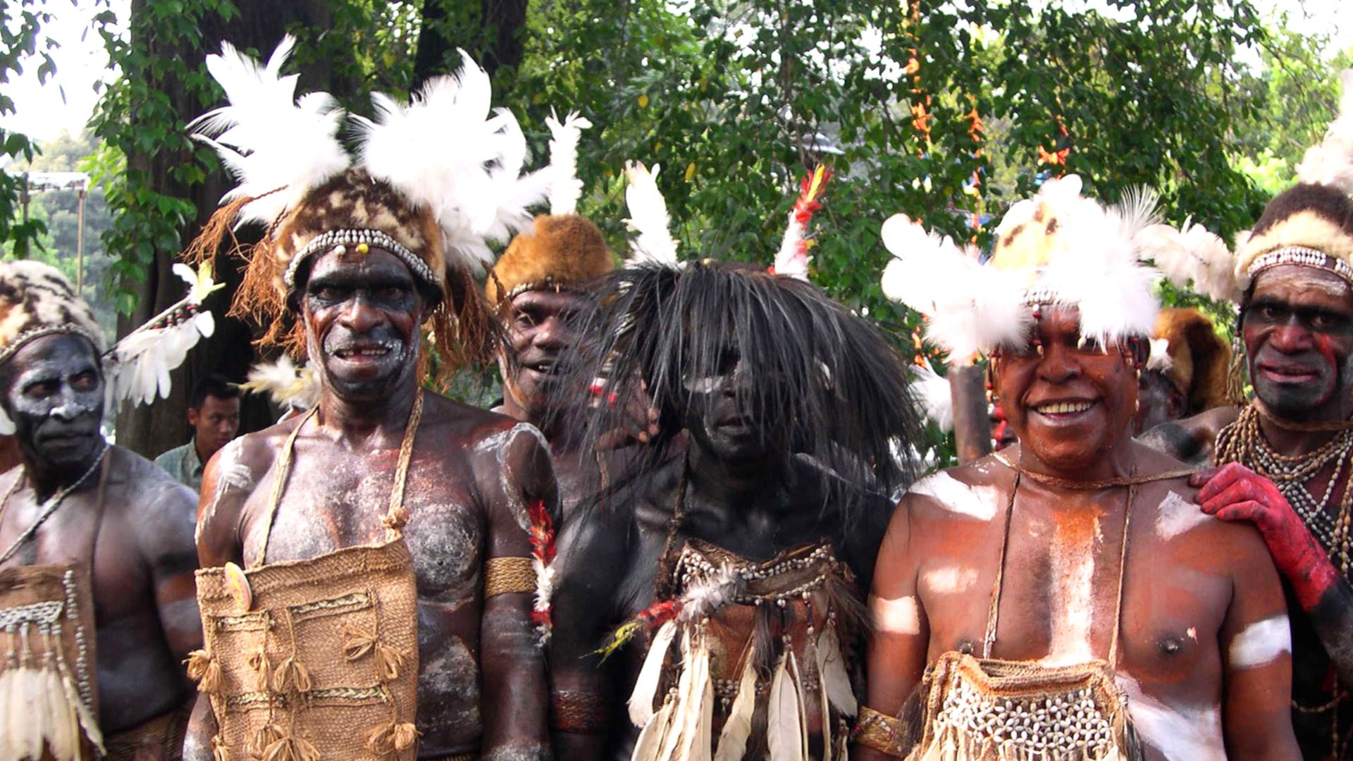 File:Sahabat-sahabat Asmat dalam Pawai Budaya Jakarta 2006.jpg