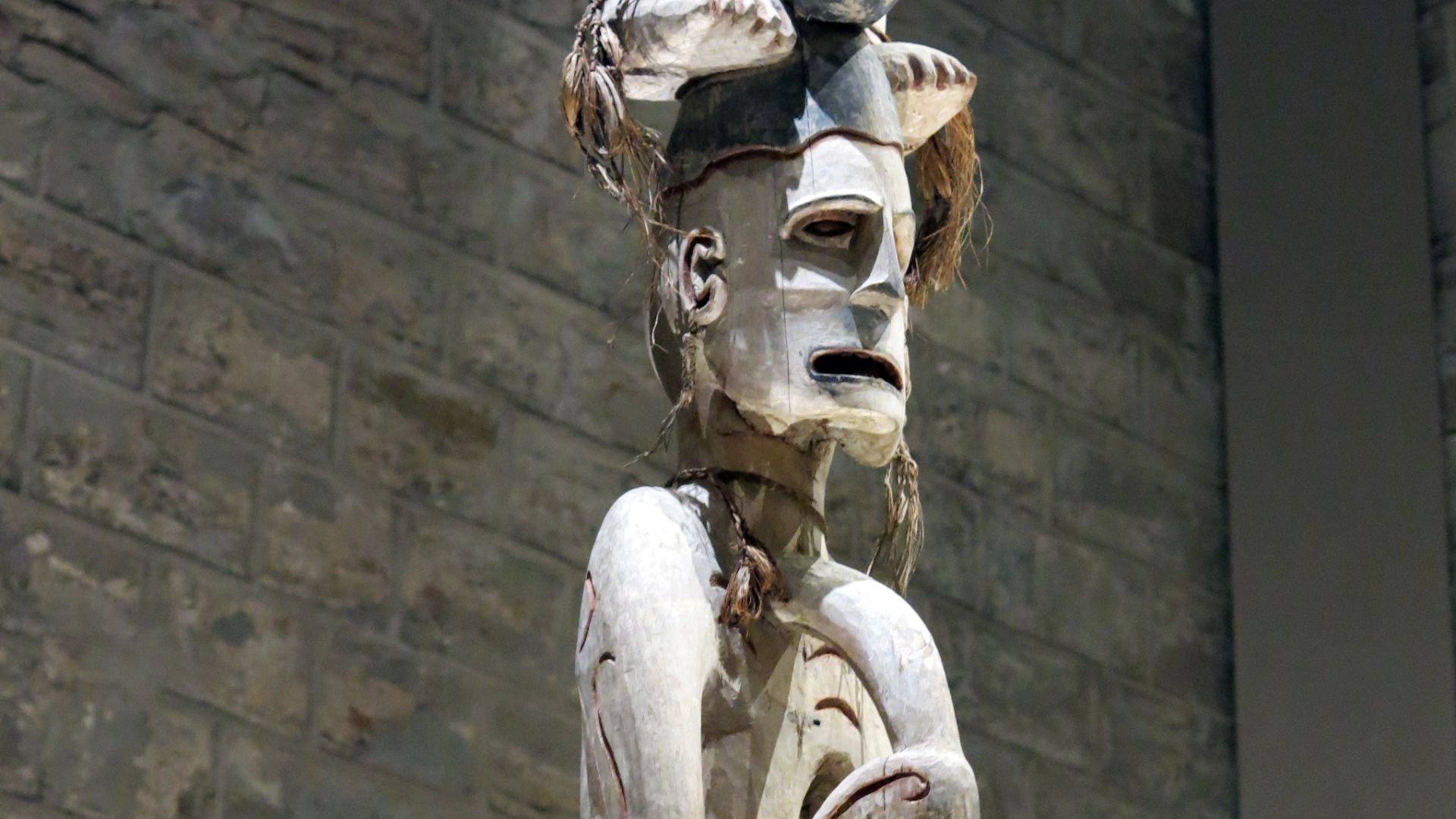 File:124 Museu de Cultures del Món (Barcelona), bisj, pal cerimonial asmat, Nova Guinea.jpg