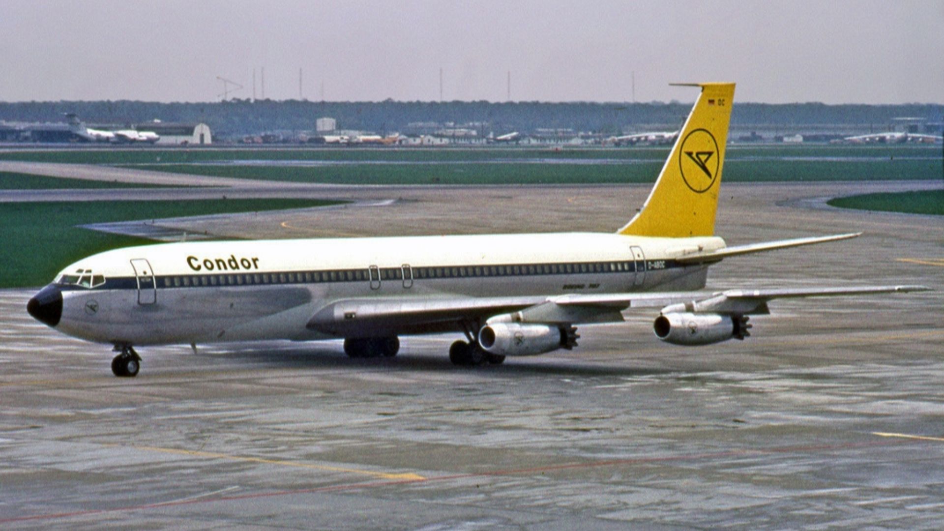 File:Condor Boeing 707-400 Manteufel.jpg