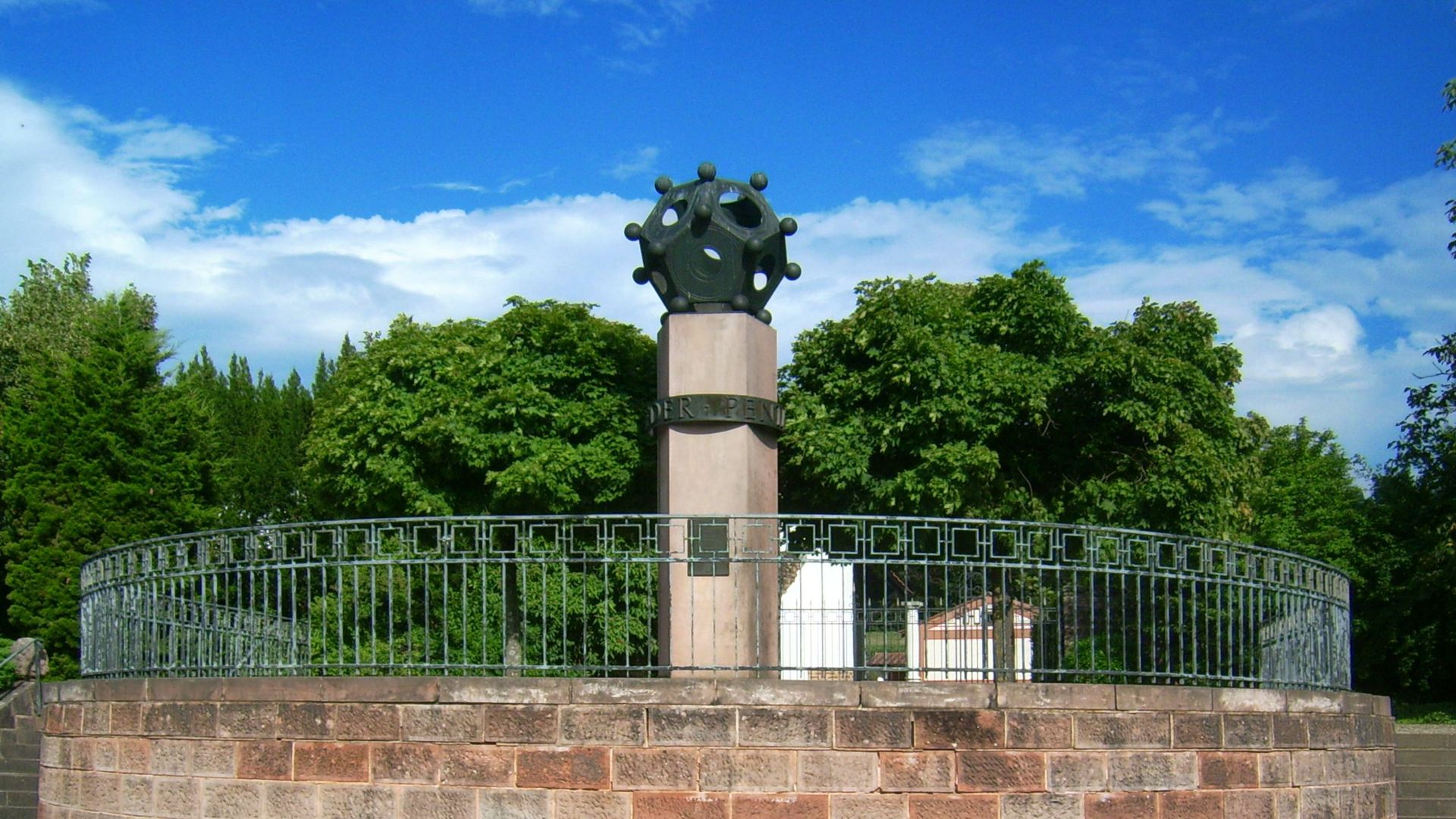 File:Schwarzenacker Pentagondodekaeder0.jpg