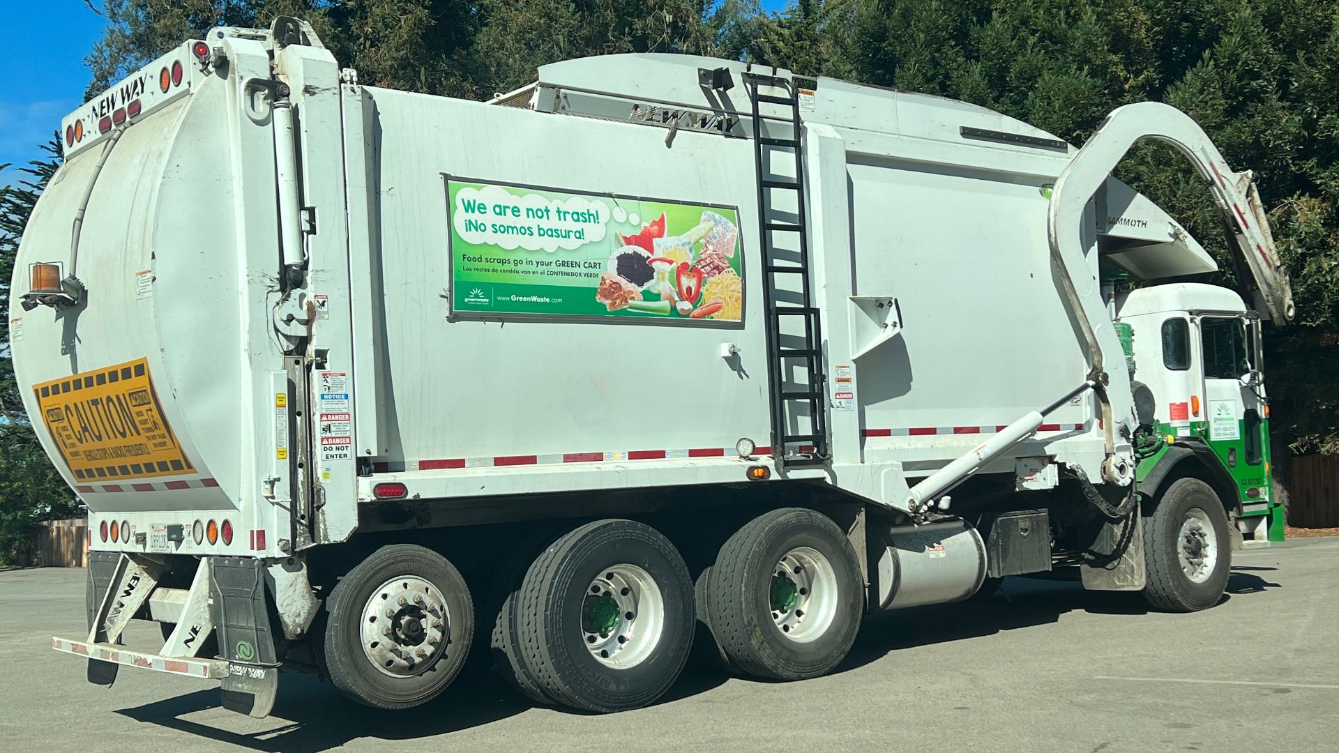 File:GreenWaste Garbage Truck.jpg