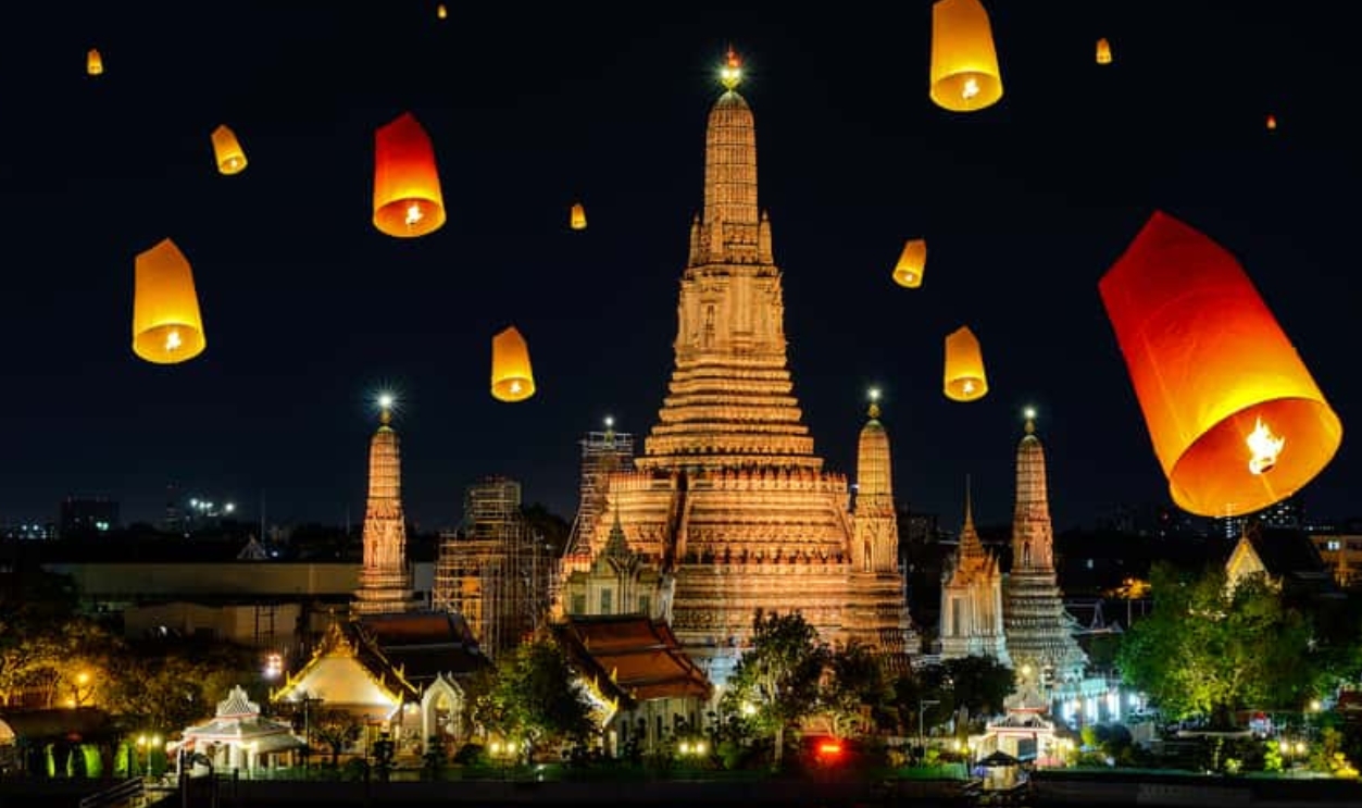 Wat Arun Under Loy Krathong Day,Thailand, Shutterstock, 184612352