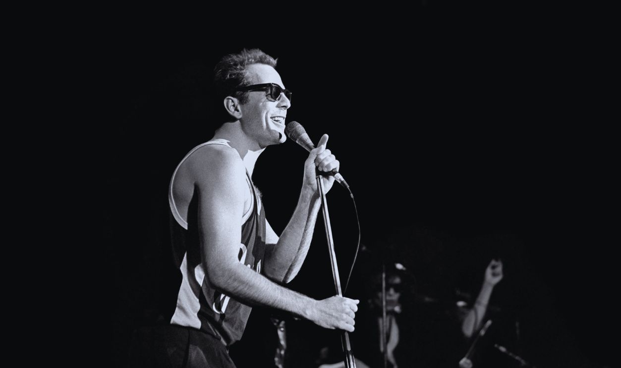 Gettyimages - 1467103762, Bruce Willis in Concert. American actor and singer Bruce Willis performs at The Ritz on January 10, 1987 in New York, New York.