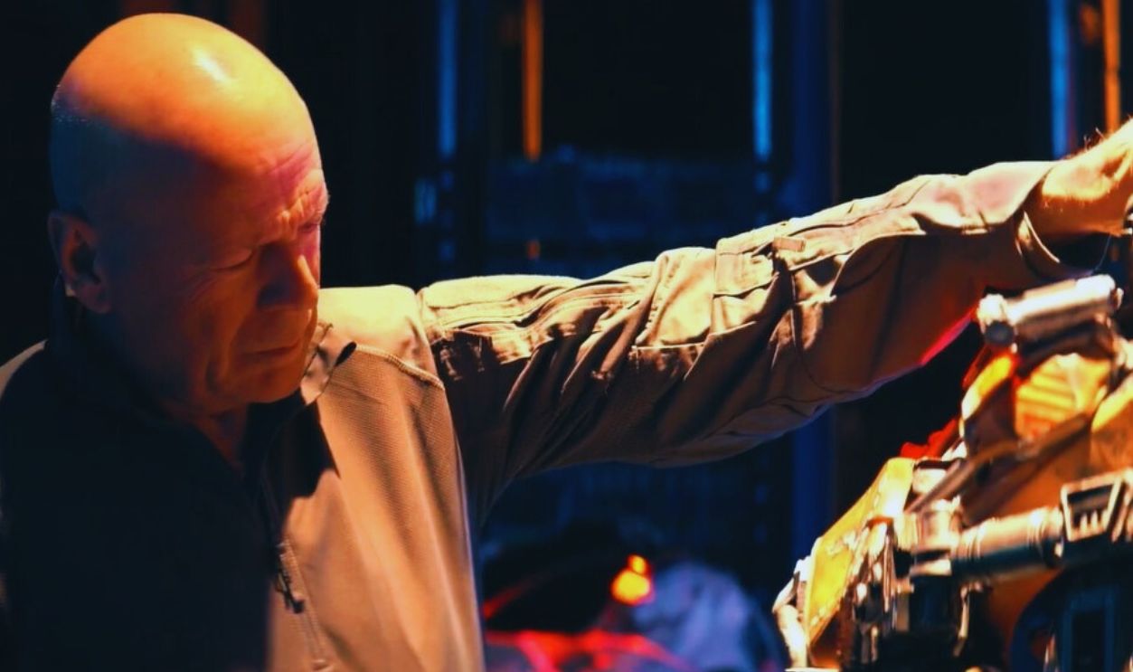  Screenshot from Cosmic Sin (2021)