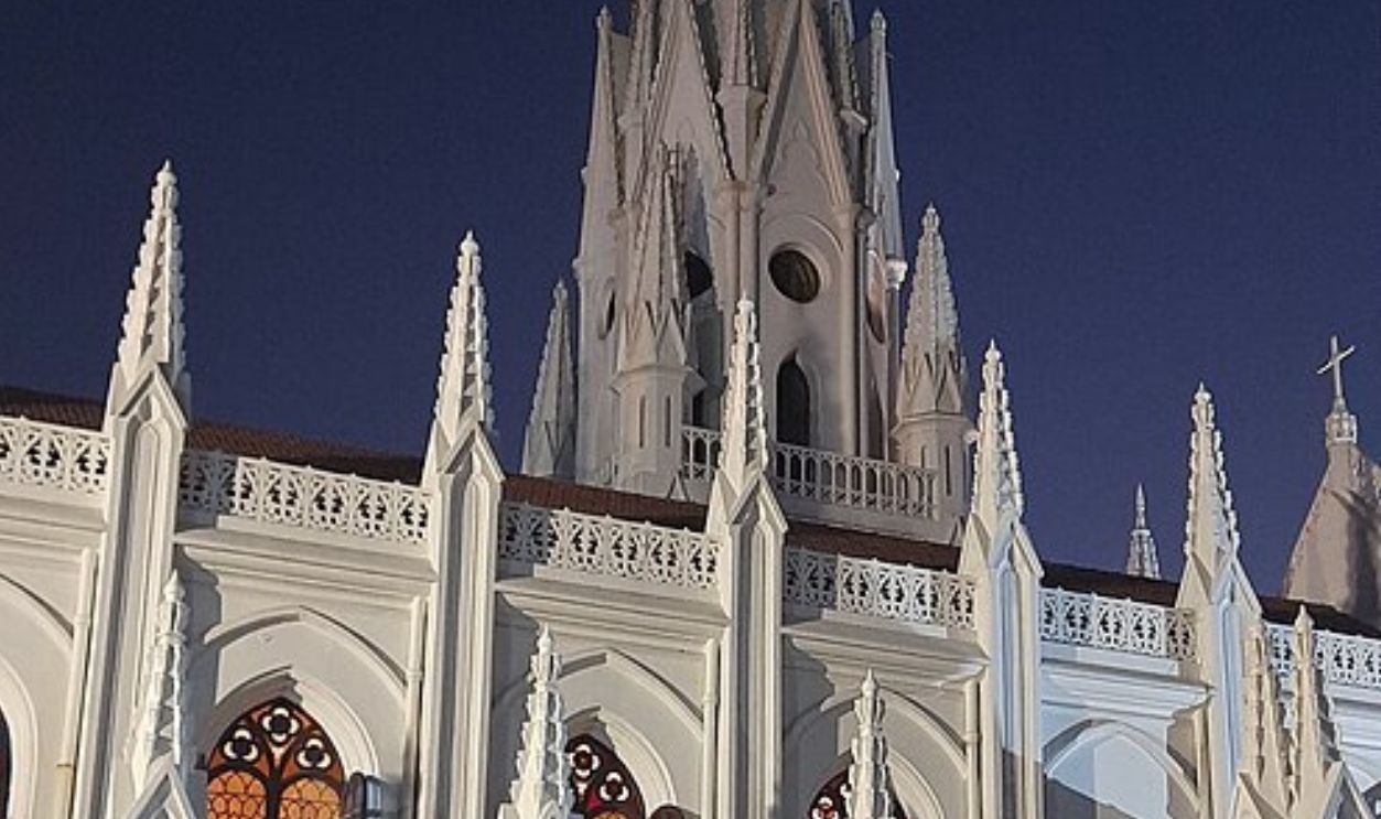 File:St. Thomas Cathedral Basilica, Chennai 01.jpg