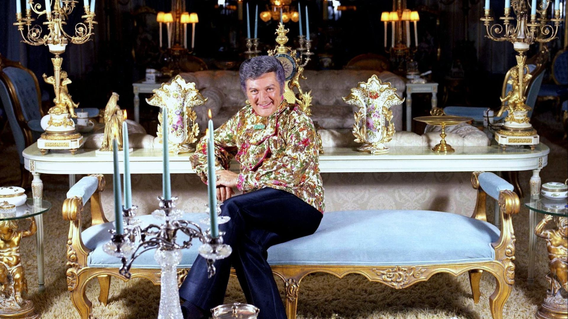 File:Liberace sitting room warren.jpg