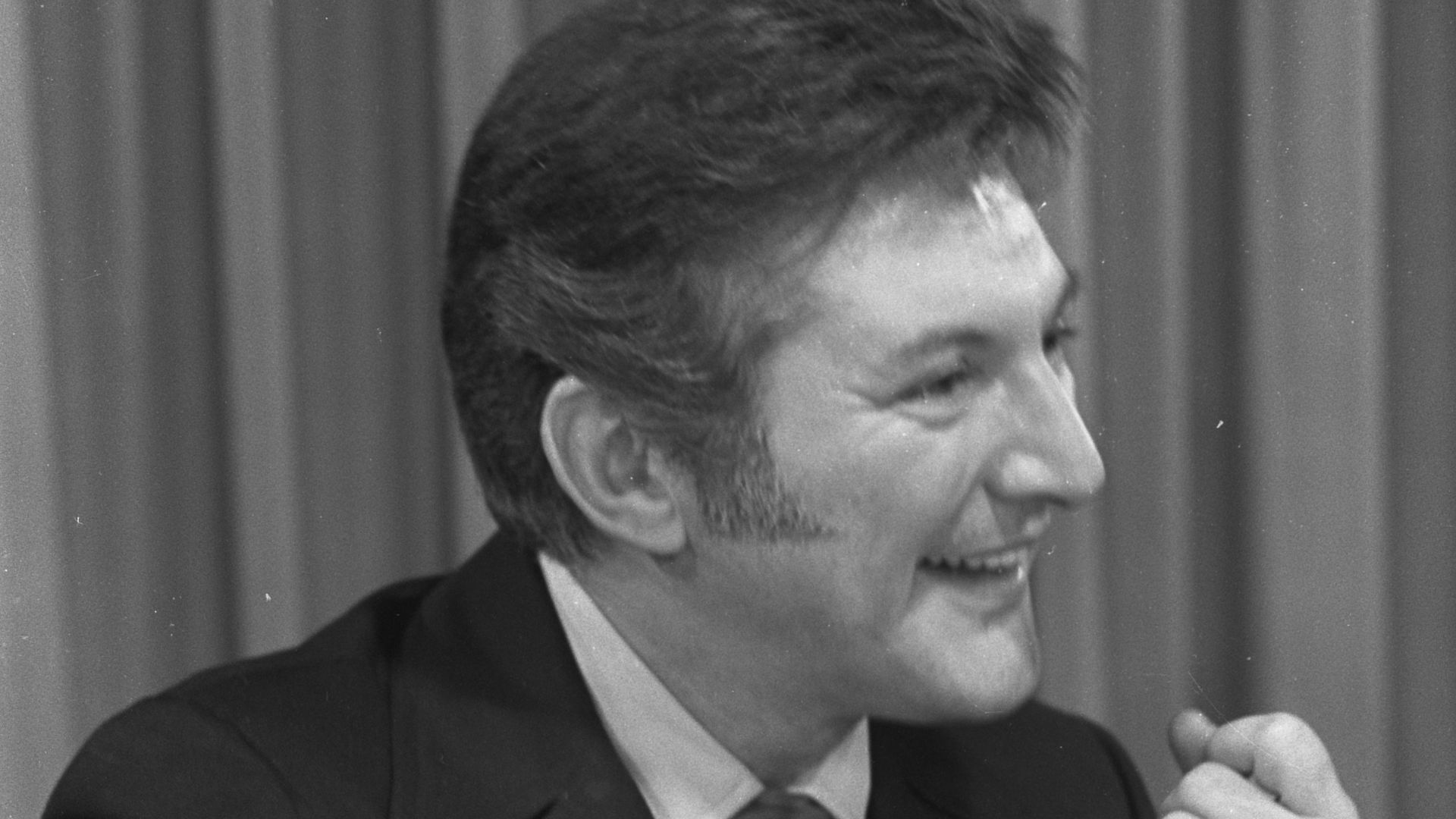File:Aankomst Amerikaanse pianist Liberace op Schiphol, Bestanddeelnr 921-2378.jpg