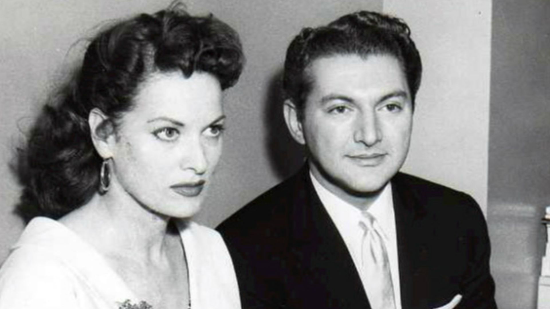 File:Liberace and O'hara - 1957.jpg