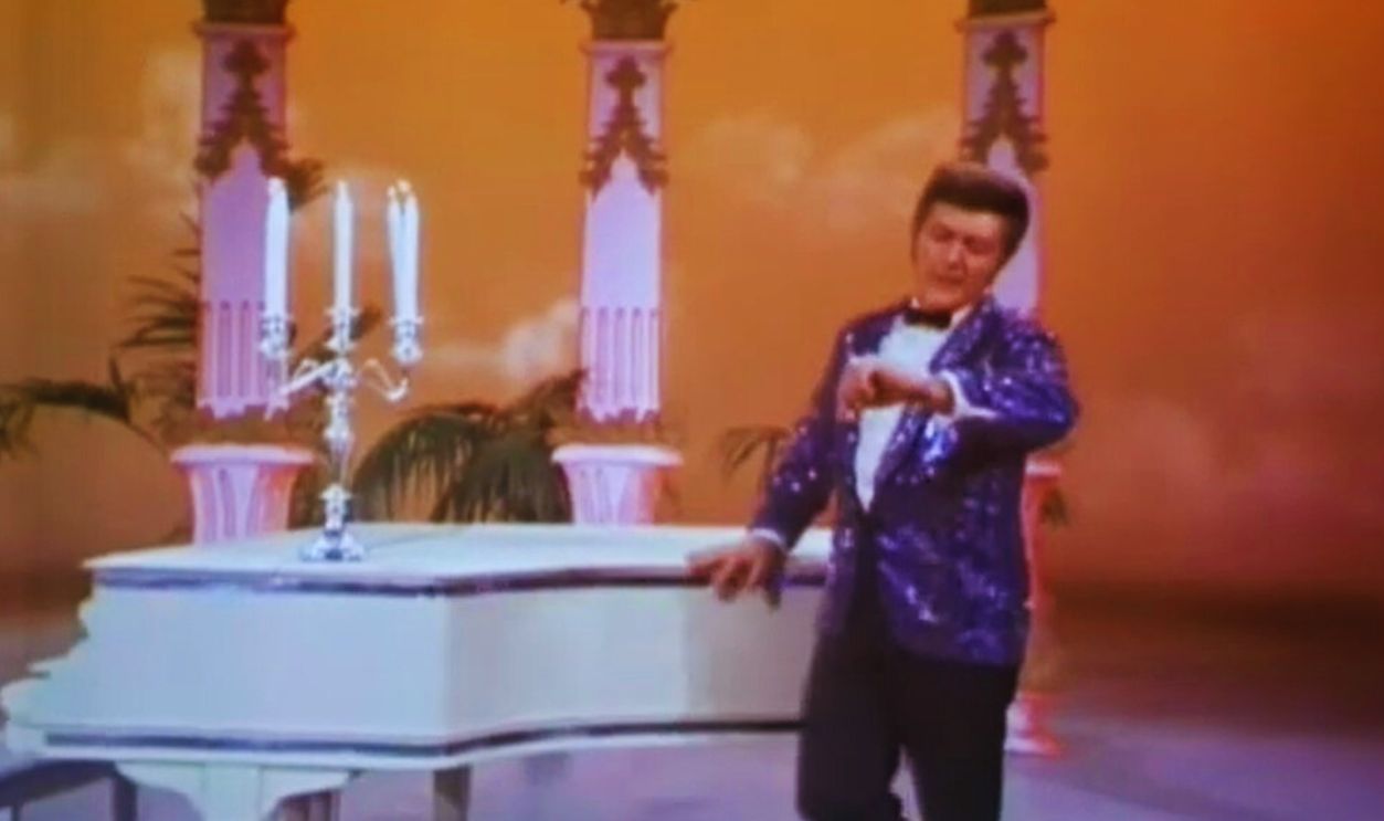 Screenshot from Candelabra (1968)