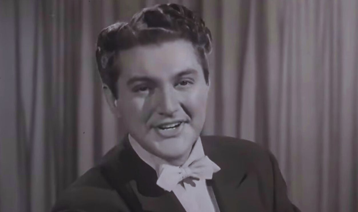 Screenshot from Liberace Show 1954 – Concert Tour (1954)