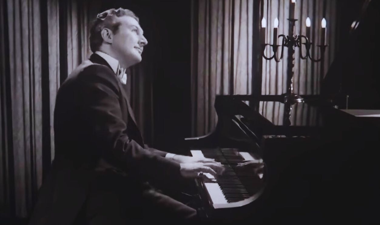 Screenshot from Liberace Show 1954 – Concert Tour (1954)