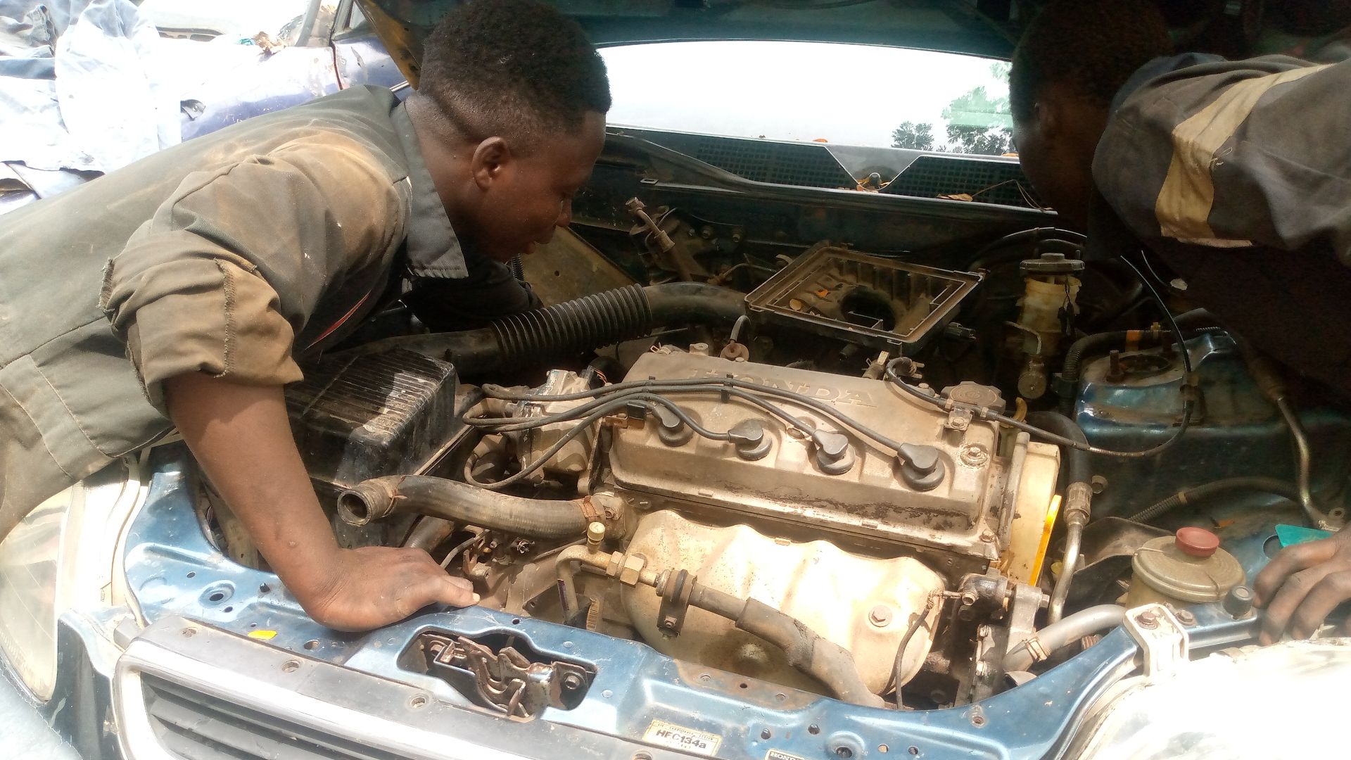 File:Car engine 02.jpg