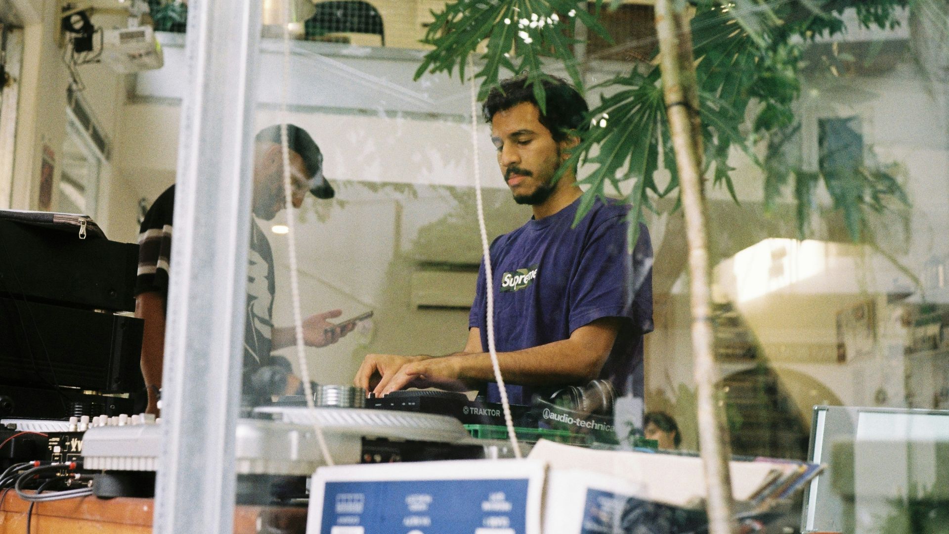 Man djing with turntables and mixer