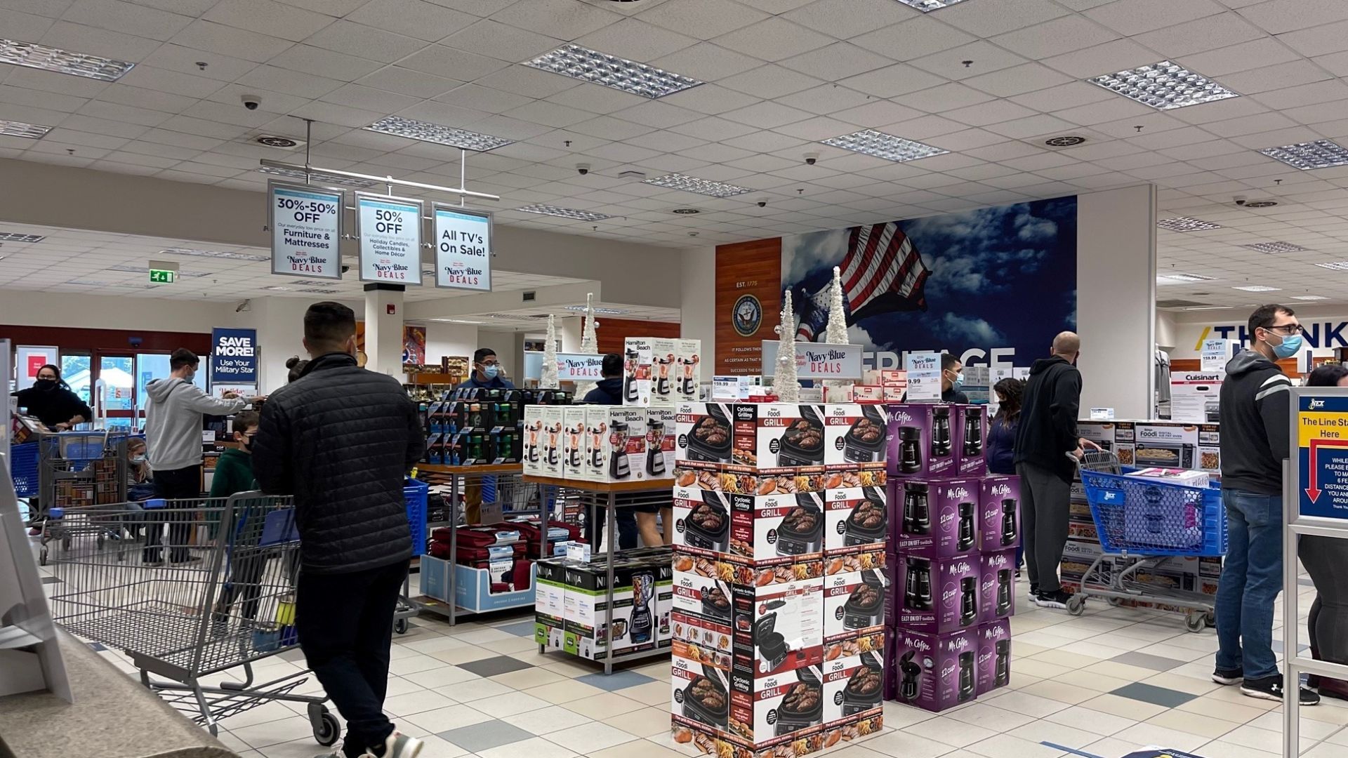 File:Shoppers Take Advantage of NEX Navy Blue Holiday Sales (6957136).jpg