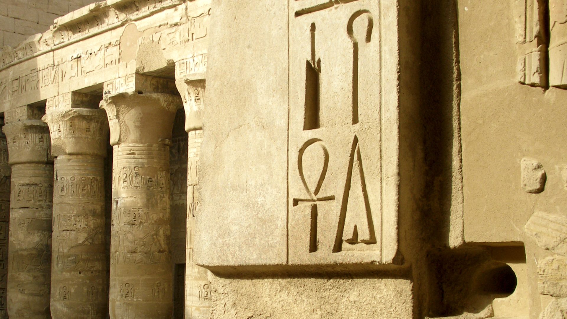 File:Thebes, Medinet Habu, Egypt, Temple of Ramesses III, Egyptian hieroglyphs, Ancient Egypt.jpg
