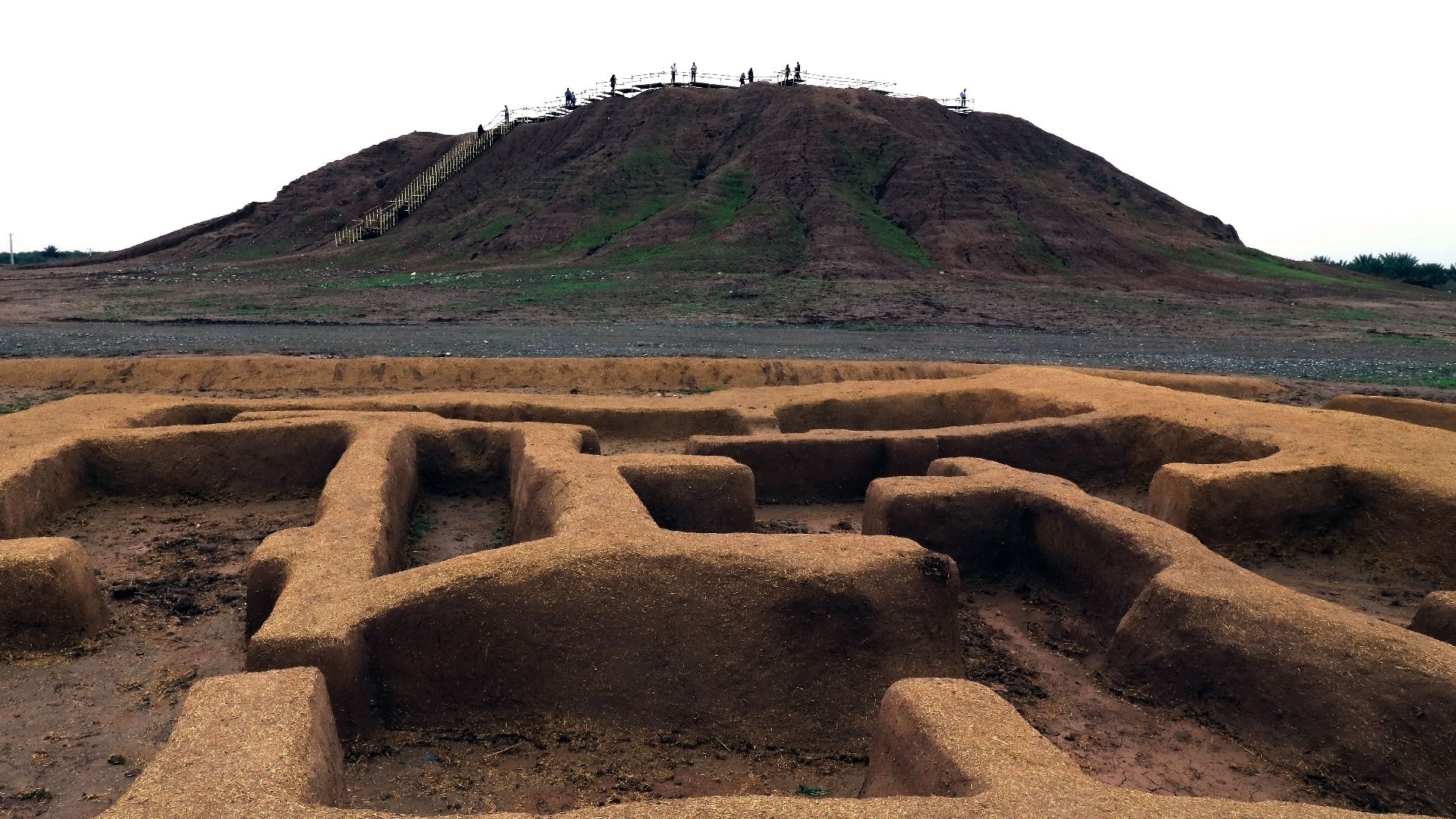 File:تپه کنار صندل جنوبی.jpg