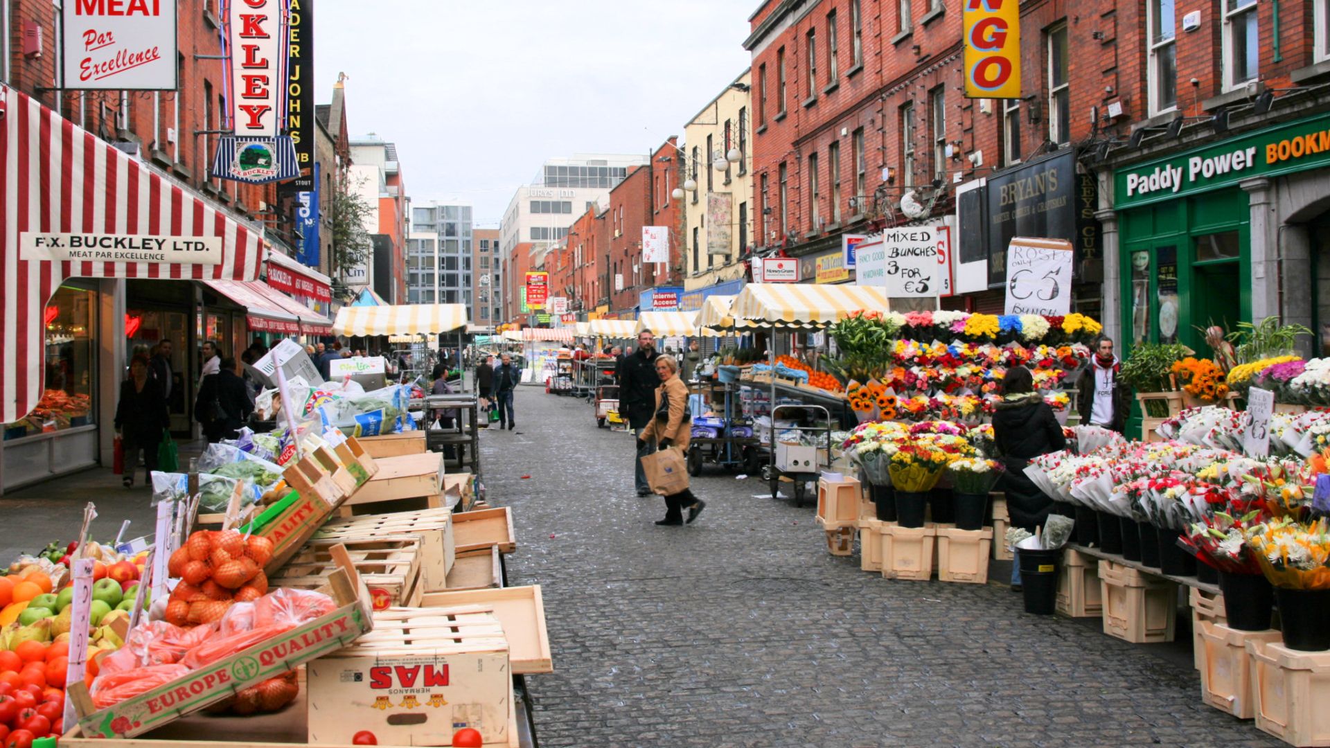 File:Moore Street market, Dublin.jpg
