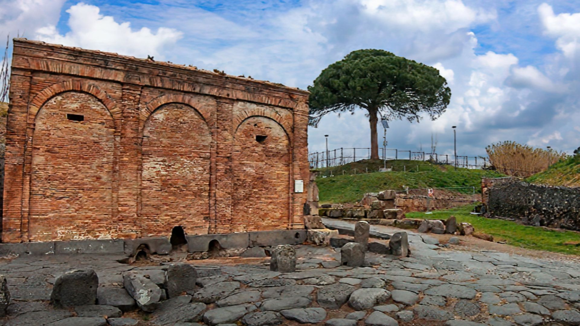 File:Castellum Aquae that supplied Pompeii with water from an aqueduct Pompeii Walk.jpg