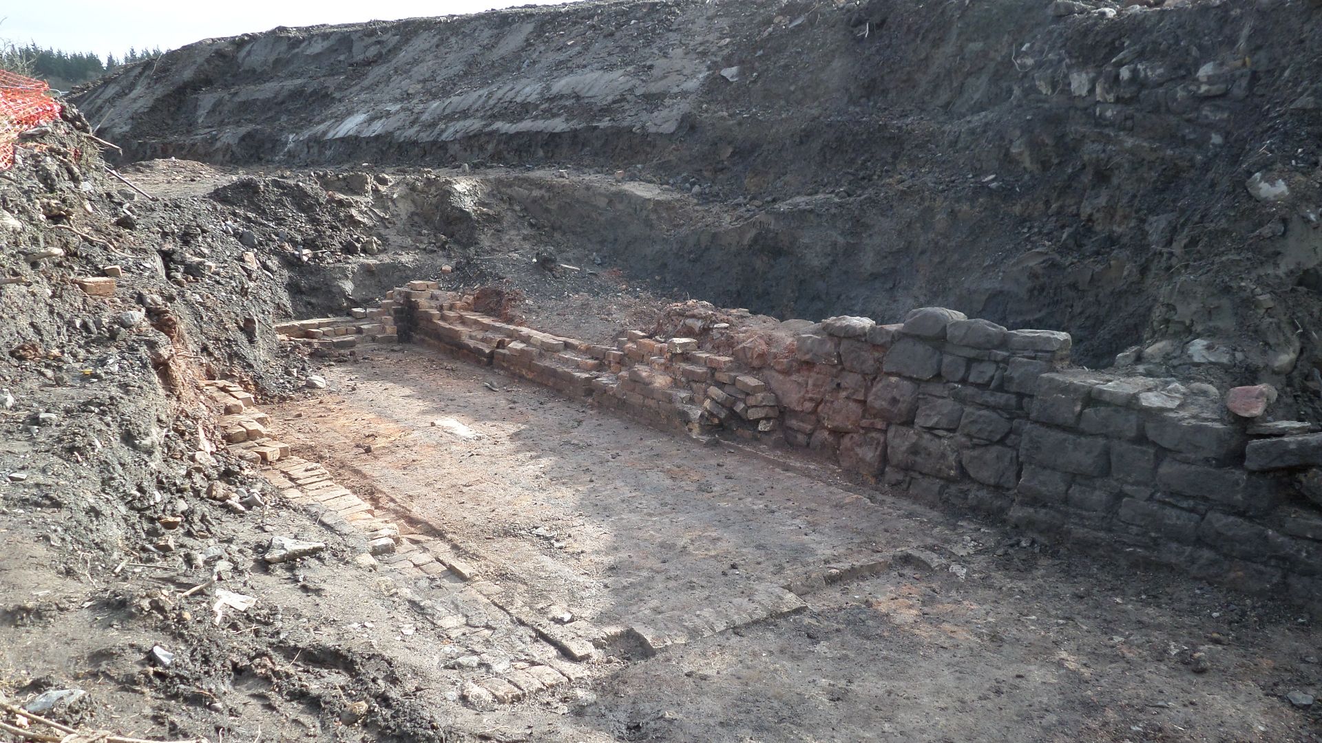 File:Highfield Lime Kiln, North Ayrshire - quicklime storage shed ruins.jpg