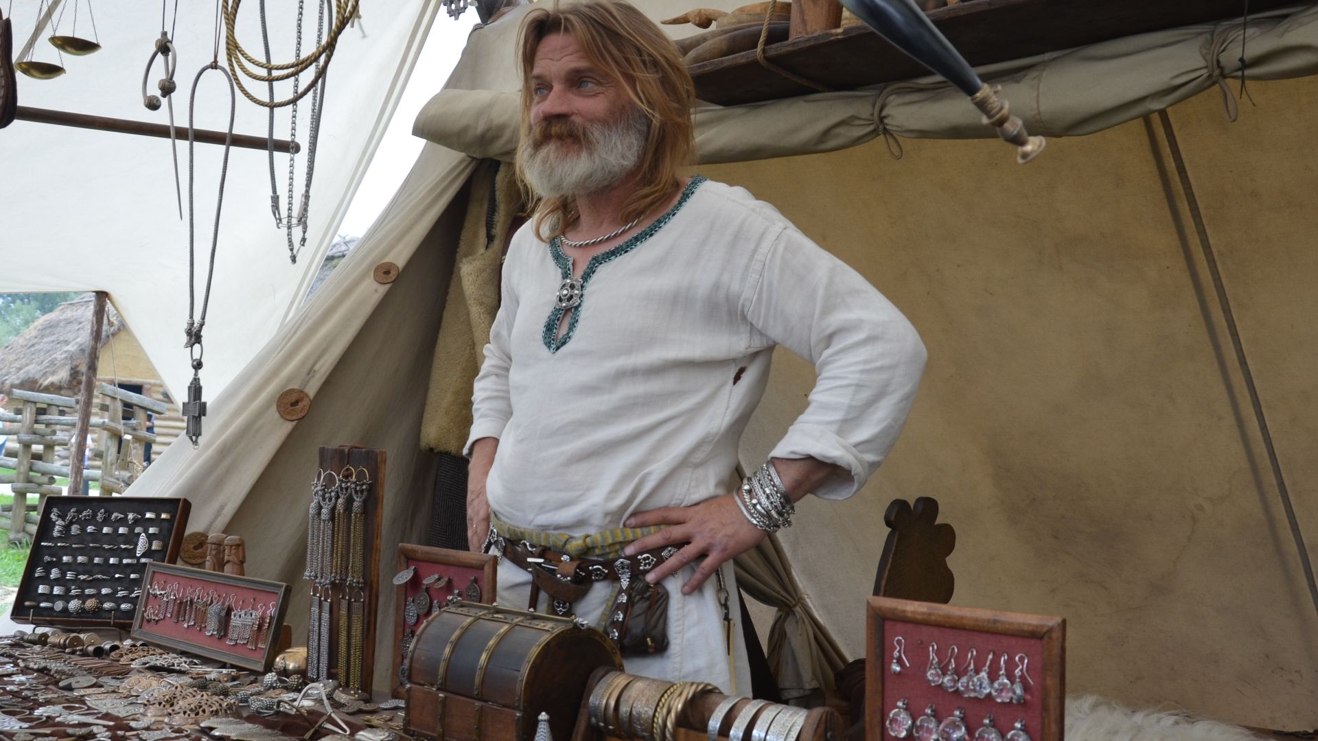 File:02015 Das Wikinger Festival in Trzcinica - Jomswikinger von Fürst Dagome 004.jpg