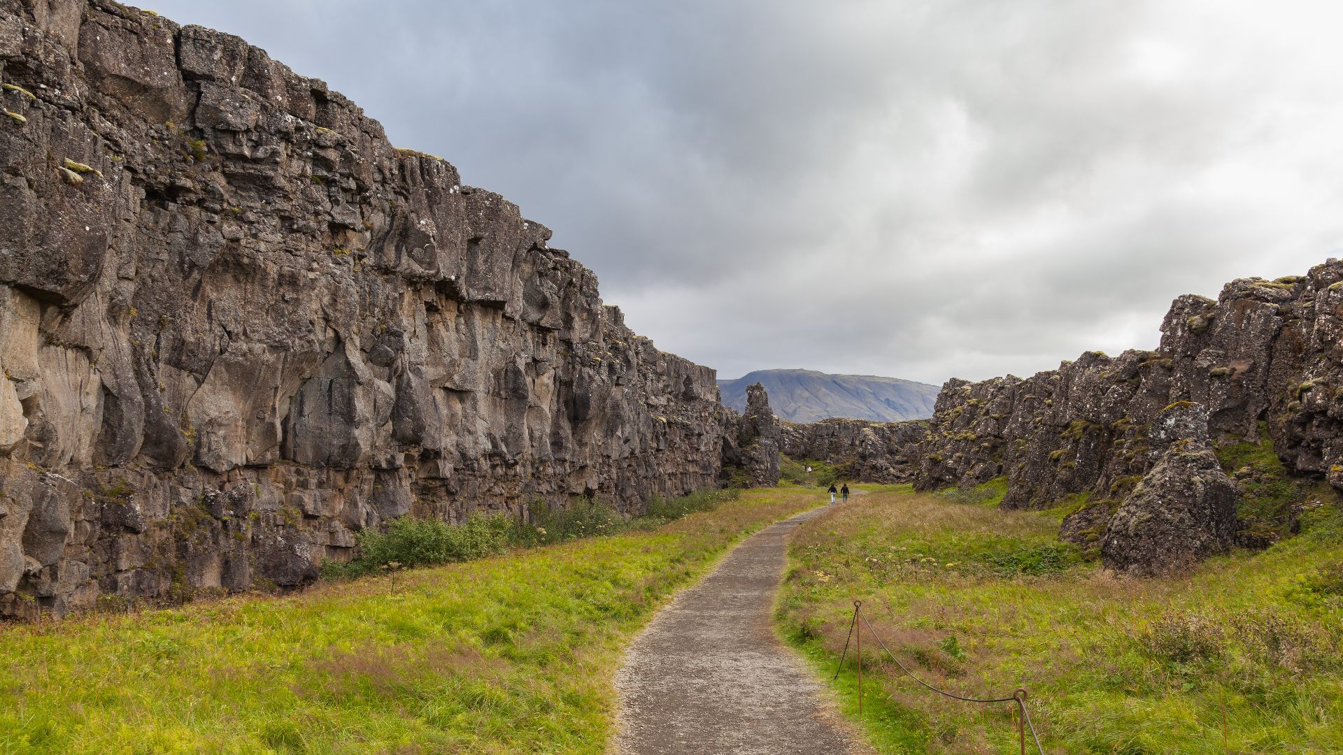 File:Roca de la Ley, Parque Nacional de Þingvellir, Suðurland, Islandia, 2014-08-16, DD 017.JPG
