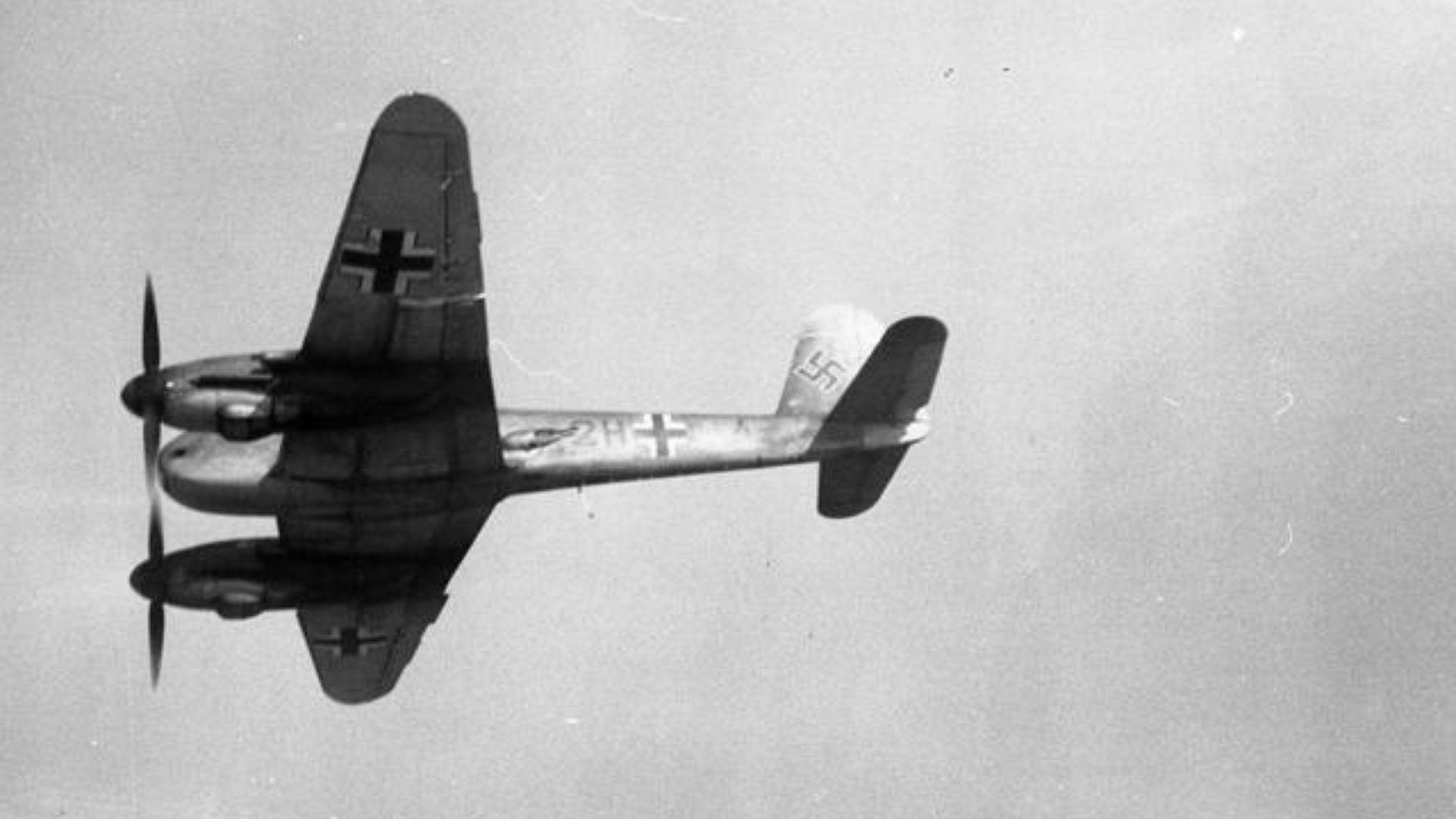 File:Bundesarchiv Bild 101I-363-2270-09, Frankreich, Flugzeug Me 210.jpg