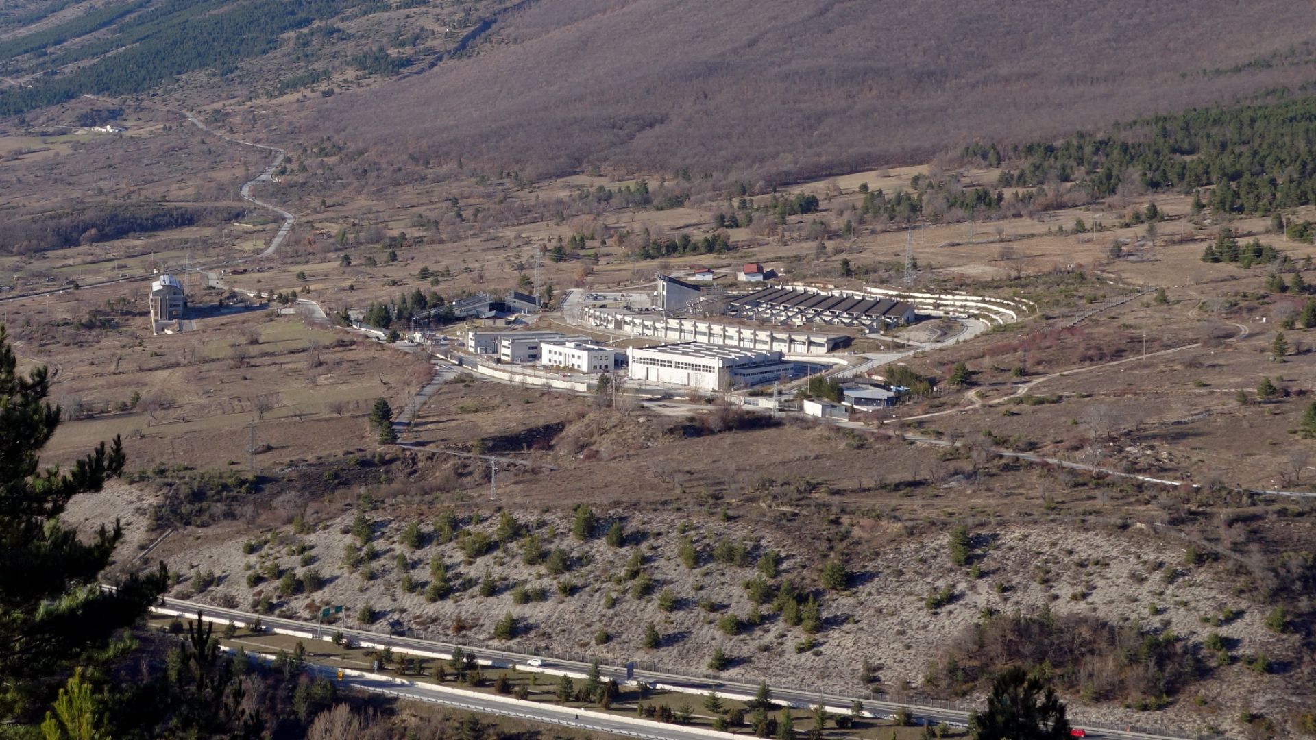 File:Laboratori Nazionali del Gran Sasso, INFN (TQB1) 2014-02.jpg