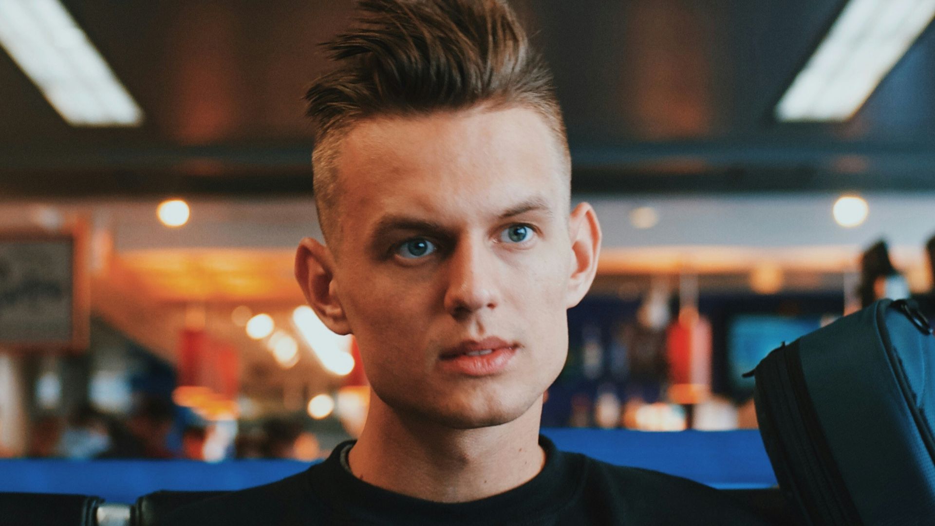 man wearing black crew-neck dress