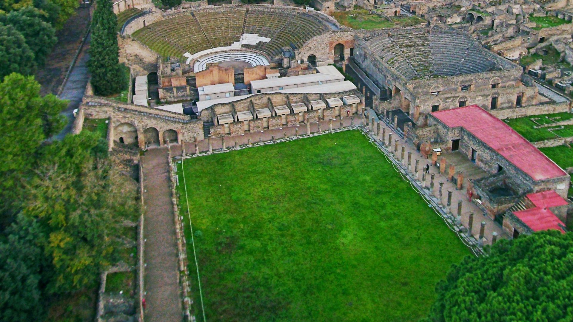 File:Theathres of Pompeii.jpg