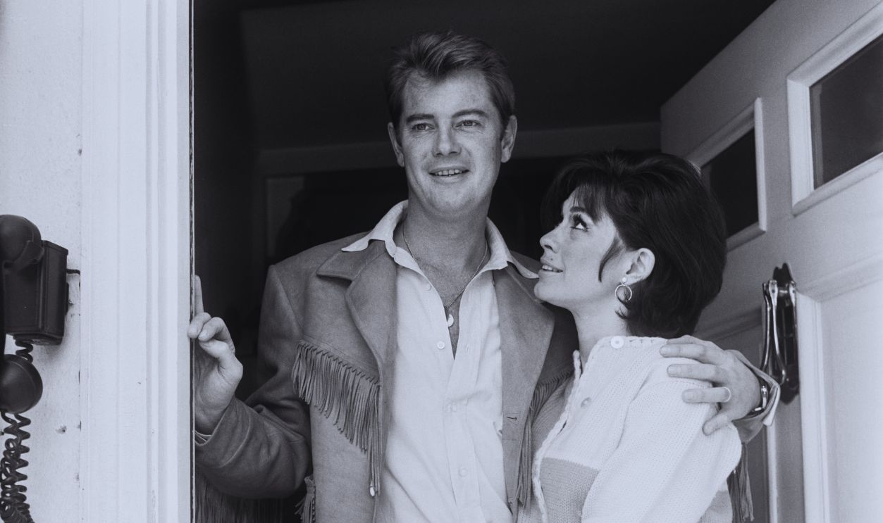 Gettyimages - 1166494224, Troy Donahue And Valerie American actor Troy Donahue (1936 - 2001) at home in Beverly Hills, California, with his wife Valerie Allen, circa 1967. 