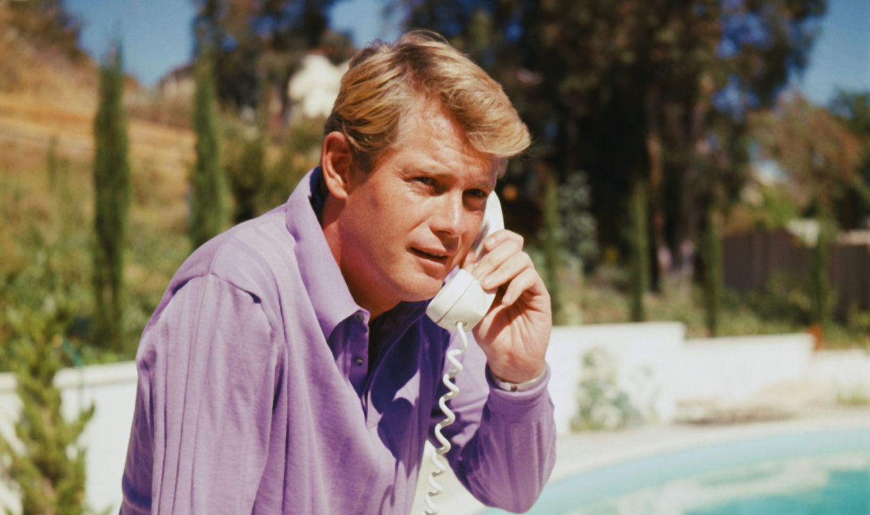 Gettyimages - 1435551573, Troy Donahue Troy Donahue talking on vintage telephone by his swimming pool circa 1963. 