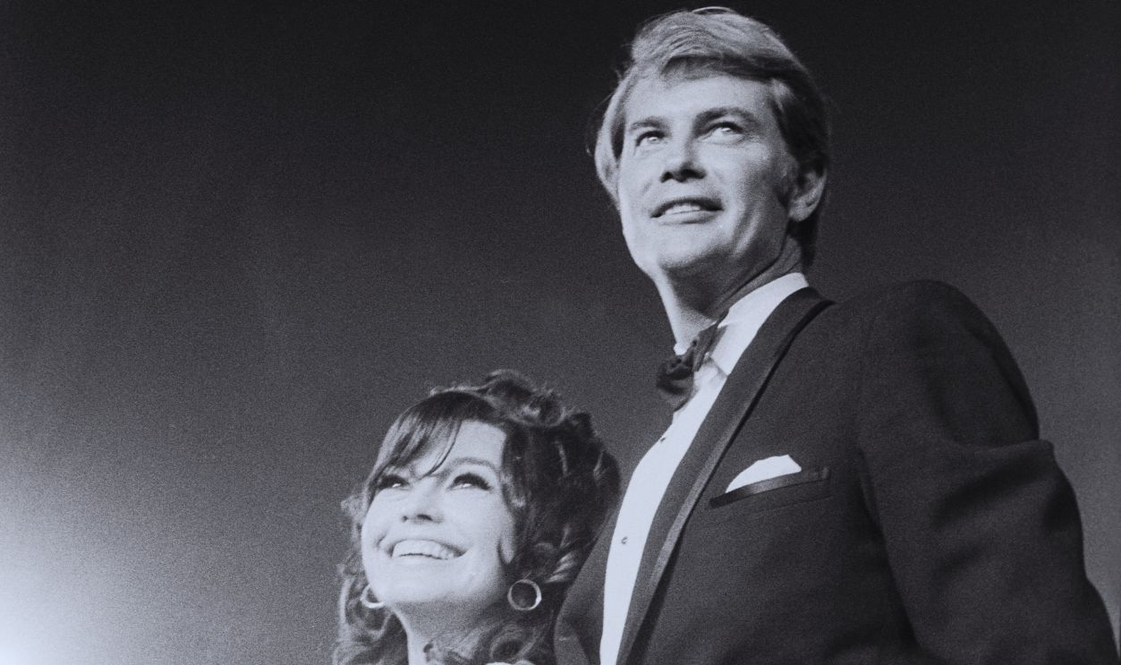 Gettyimages - 529150261, Troy Donahue Troy Donahue with his wife Valerie arriving at an event; circa 1970; New York. 