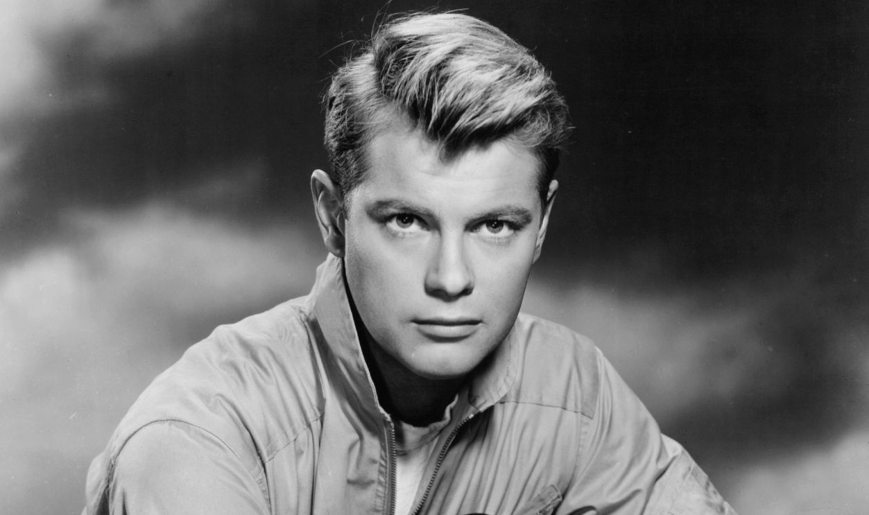 Gettyimages - 156470946, Troy Donahue In 'Those Fantastic Flying Fools' Troy Donahue publicity portrait for the film 'Those Fantastic Flying Fools', 1967. 
