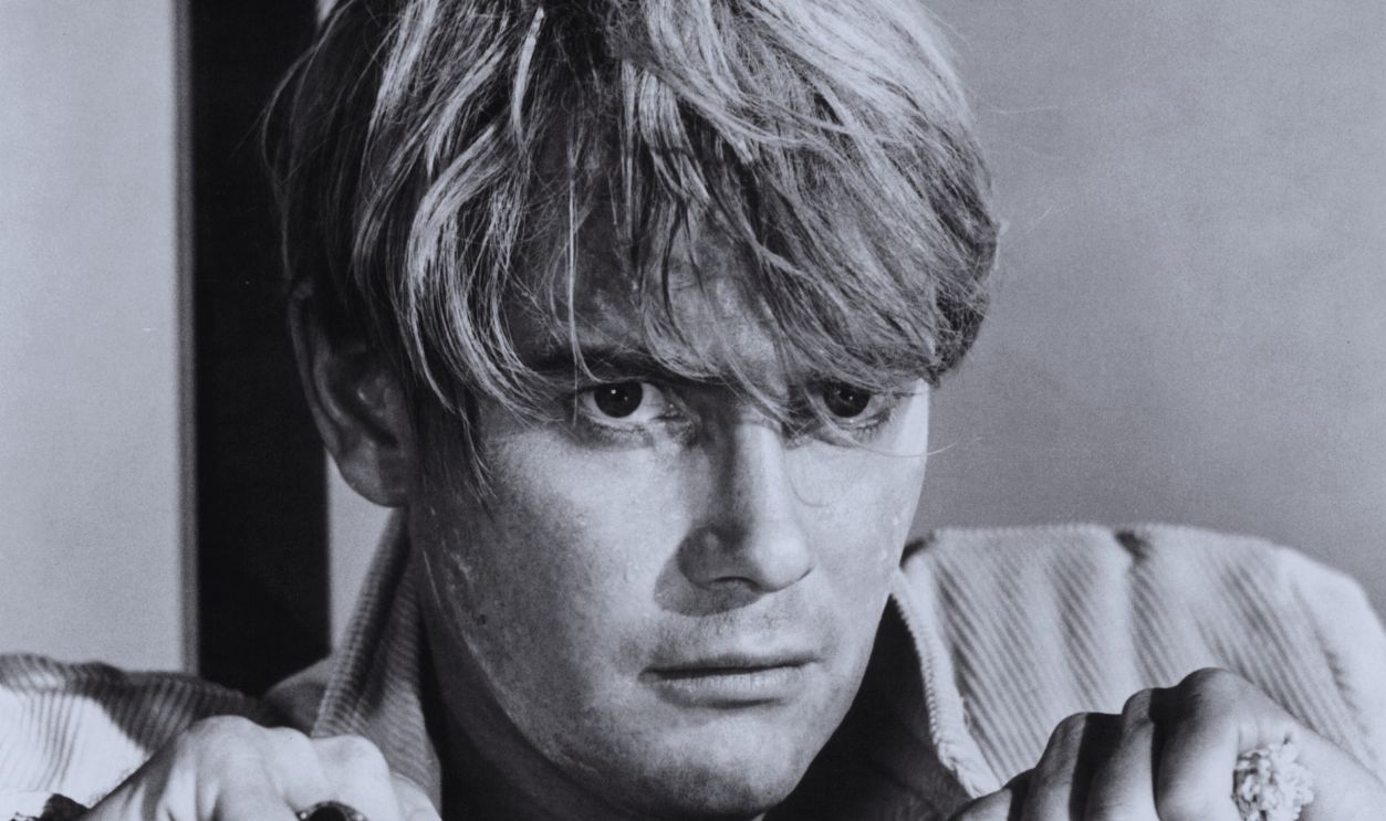 Gettyimages - 162743102, Troy Donahue In 'My Blood Runs Cold' Troy Donahue holds a rope chain in a scene from the film 'My Blood Runs Cold', 1965.  