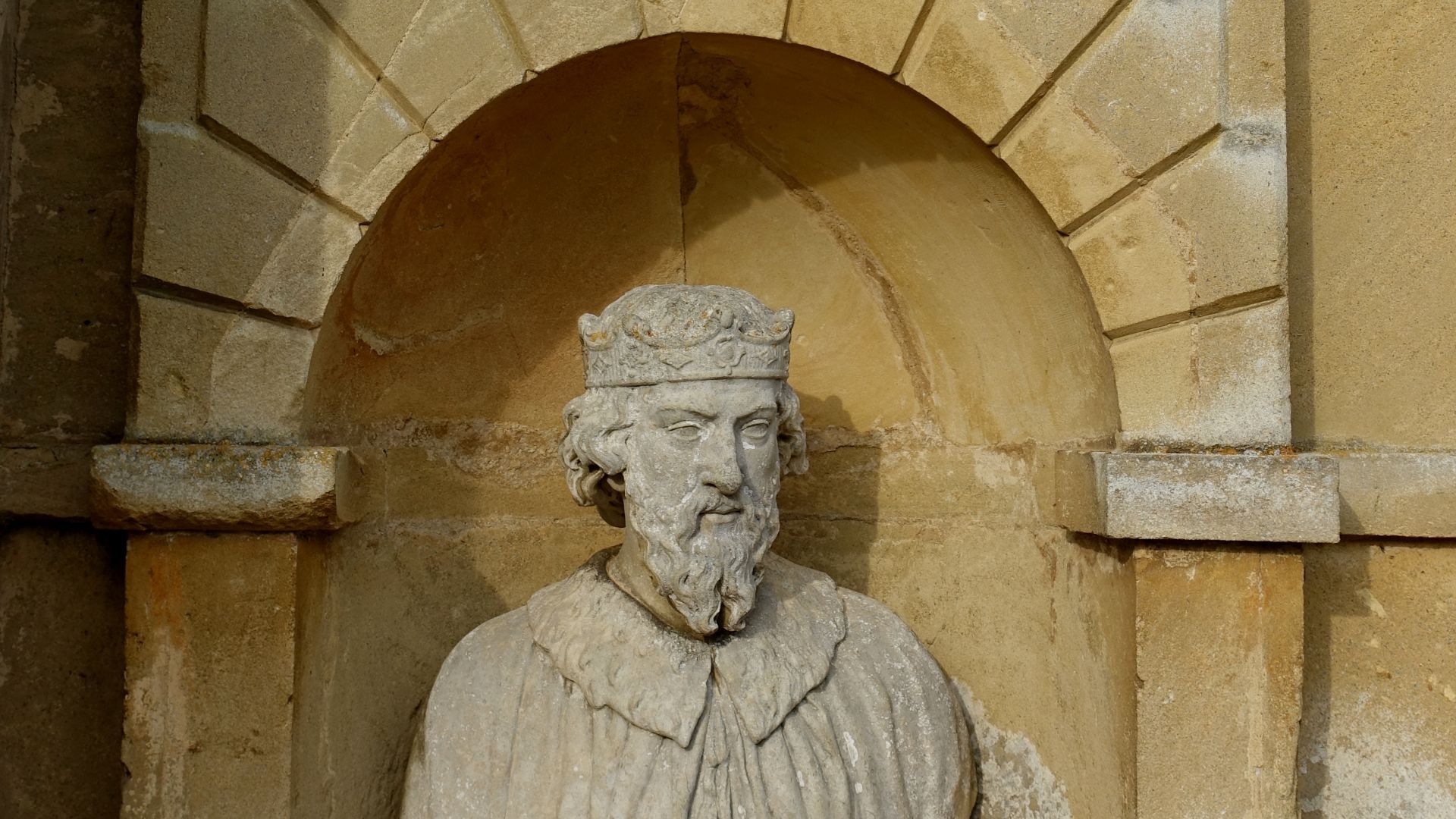 File:King Alfred - Temple of British Worthies, Stowe - Buckinghamshire, England - DSC08470.jpg