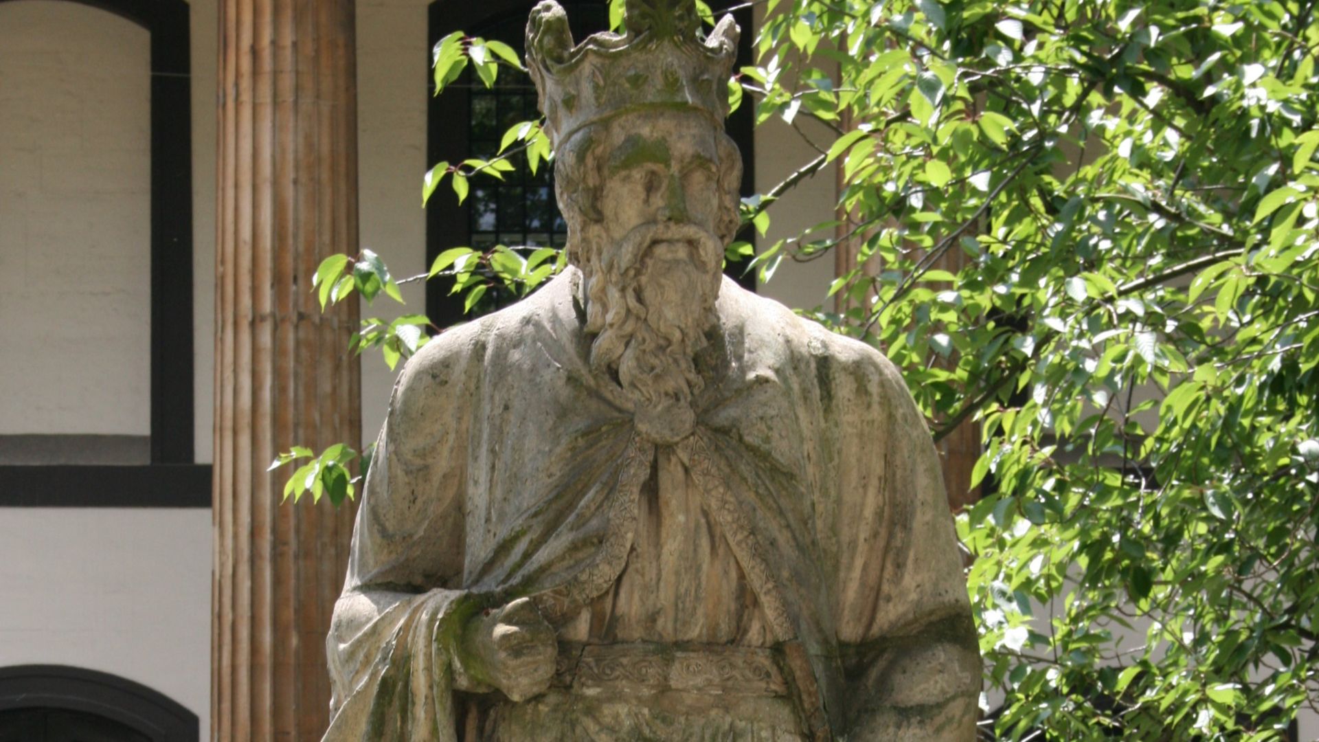 File:Trinity Church Square Statue of King Alfred - 1.jpg
