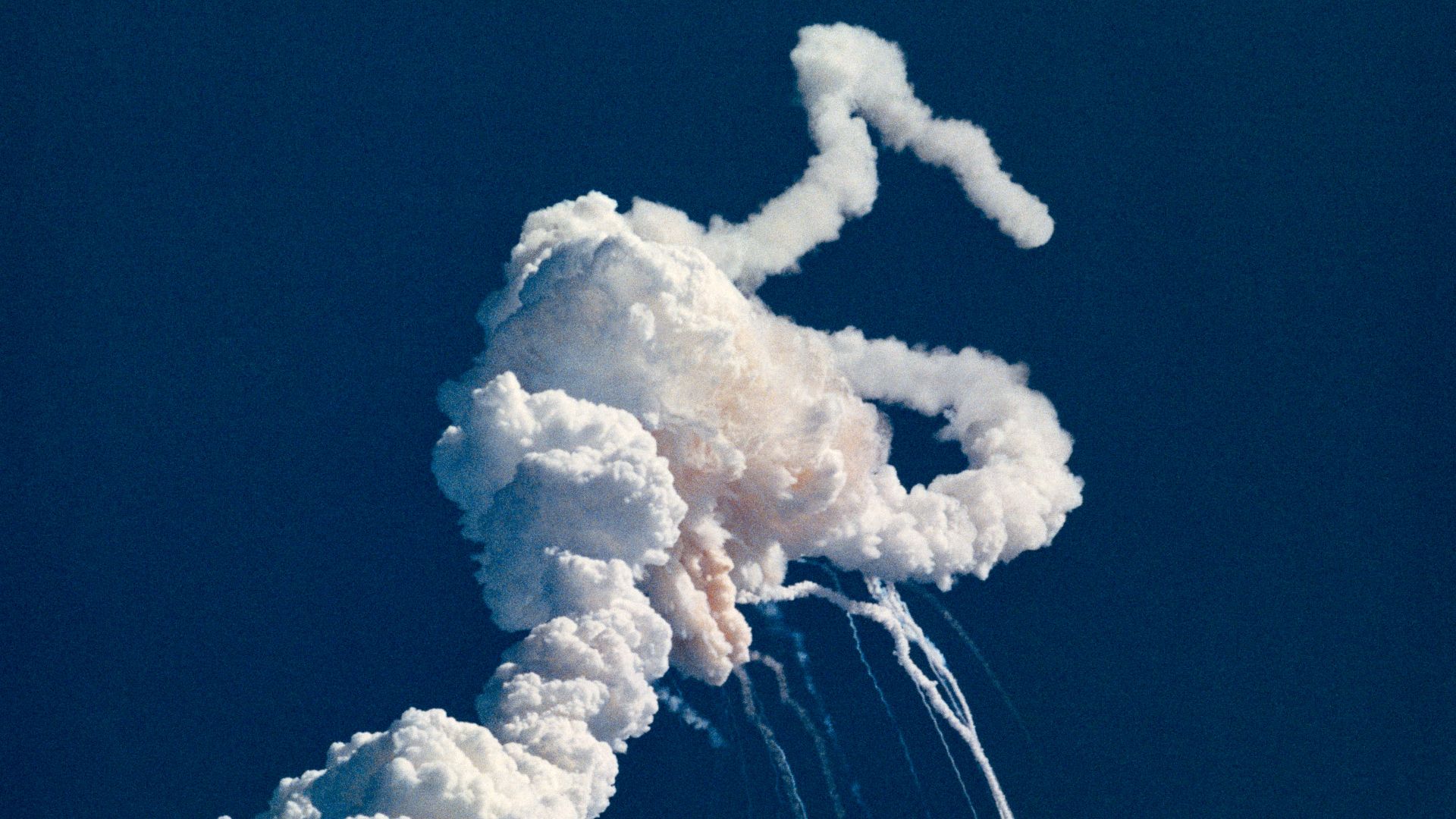 File:SPACE SHUTTLE CHALLENGER DISASTER 1986 UNCORRECTED COLOR 20211117142954!Challenger explosion.jpg