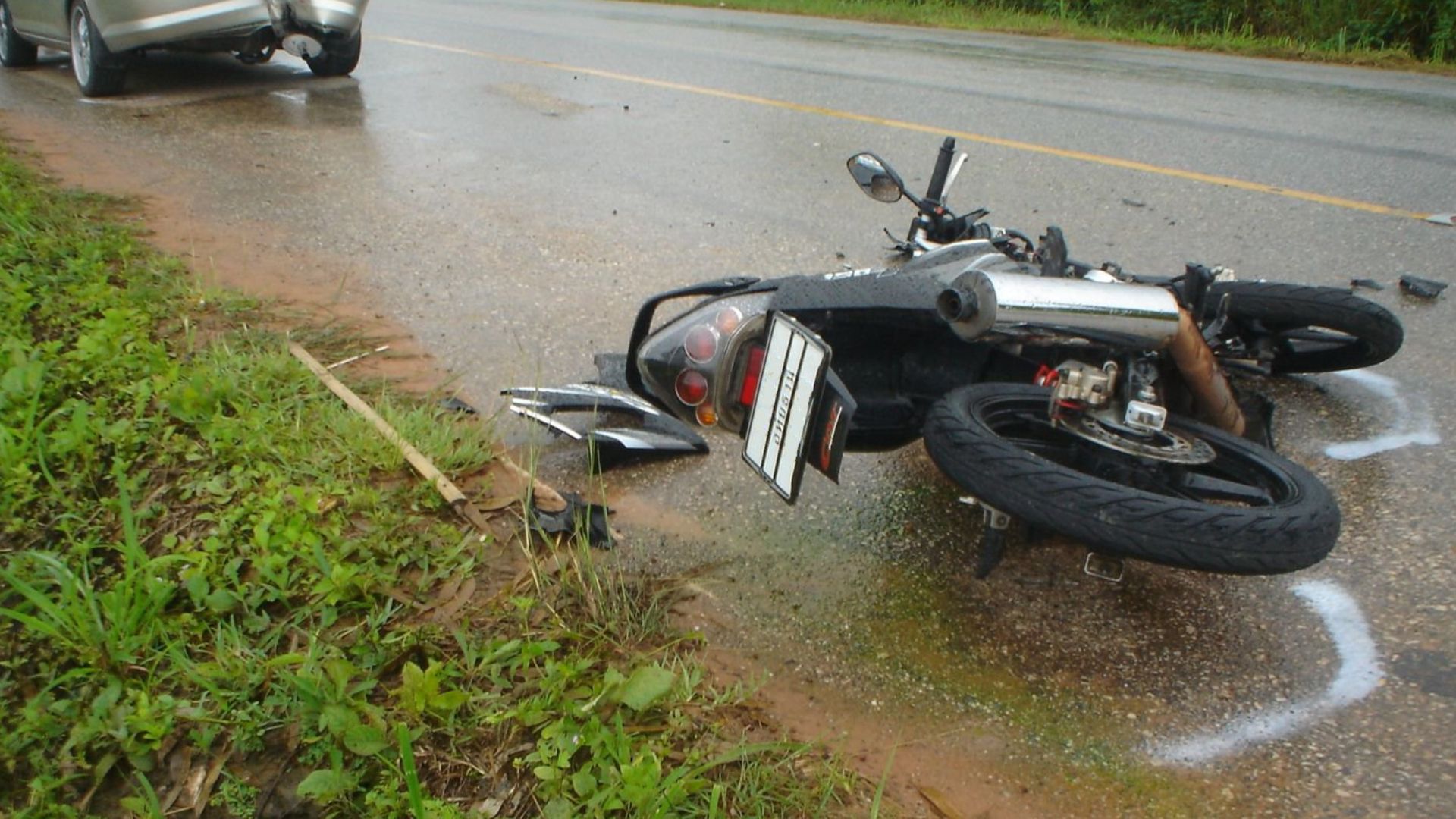 File:Honda City hit by motorcycle 1.jpg