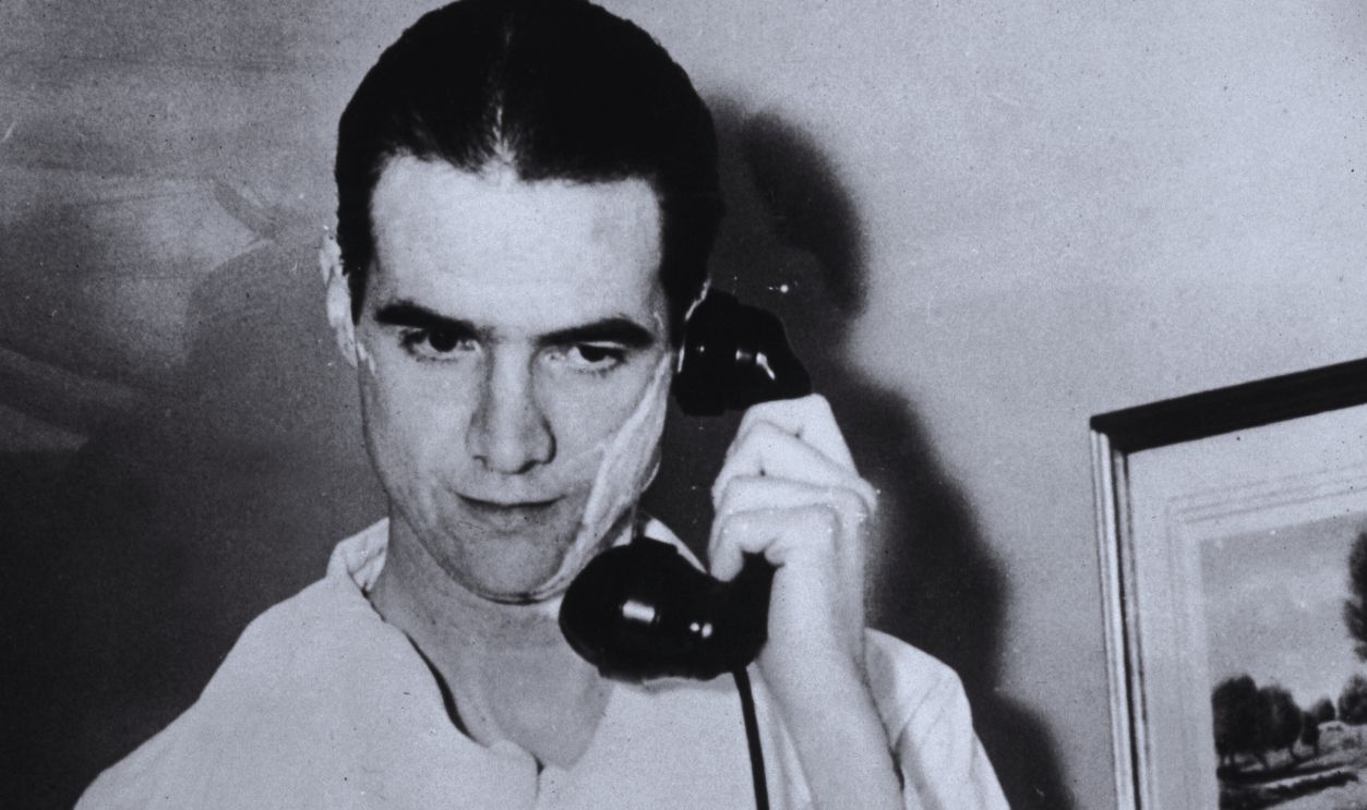 Gettyimages - 51388922, Hughes Shaves And Talks American industrialist, aviator, and film producer Howard Hughes (1905 - 1976) pauses while shaving to talk on the telephone, 1935. He holds a straight razor in his right hand, and the left side of his face is covered with shaving cream. 