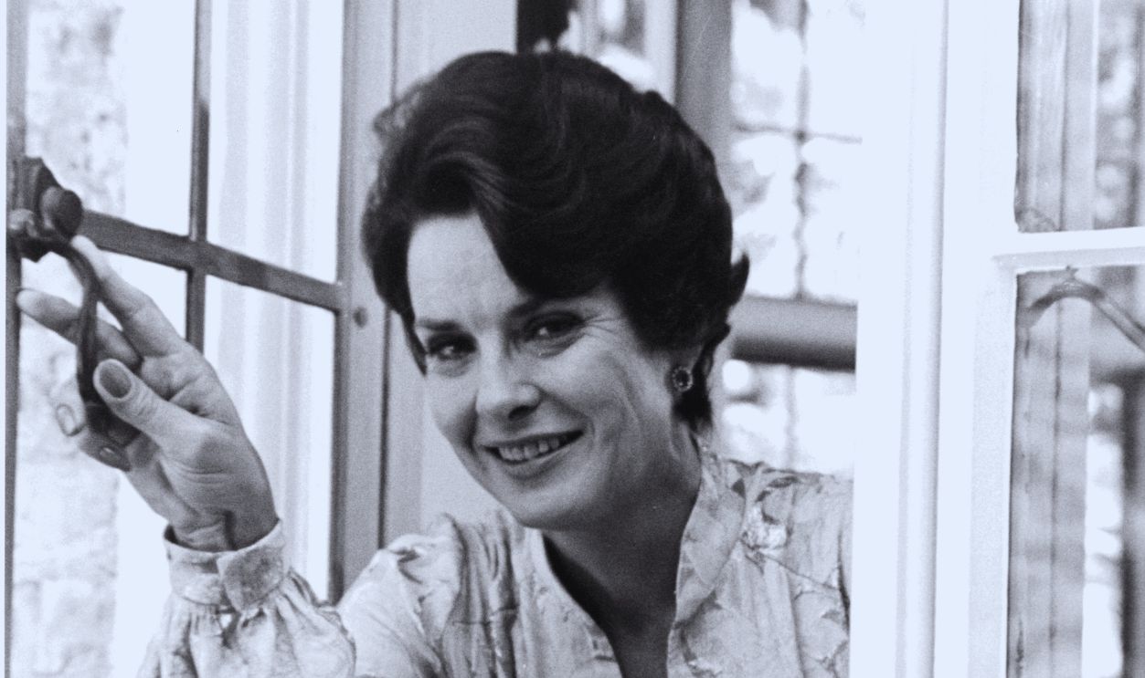 Gettyimages - 180261809, Arthur Hailey's the Moneychangers Actress Jean Peters on set of the movie 