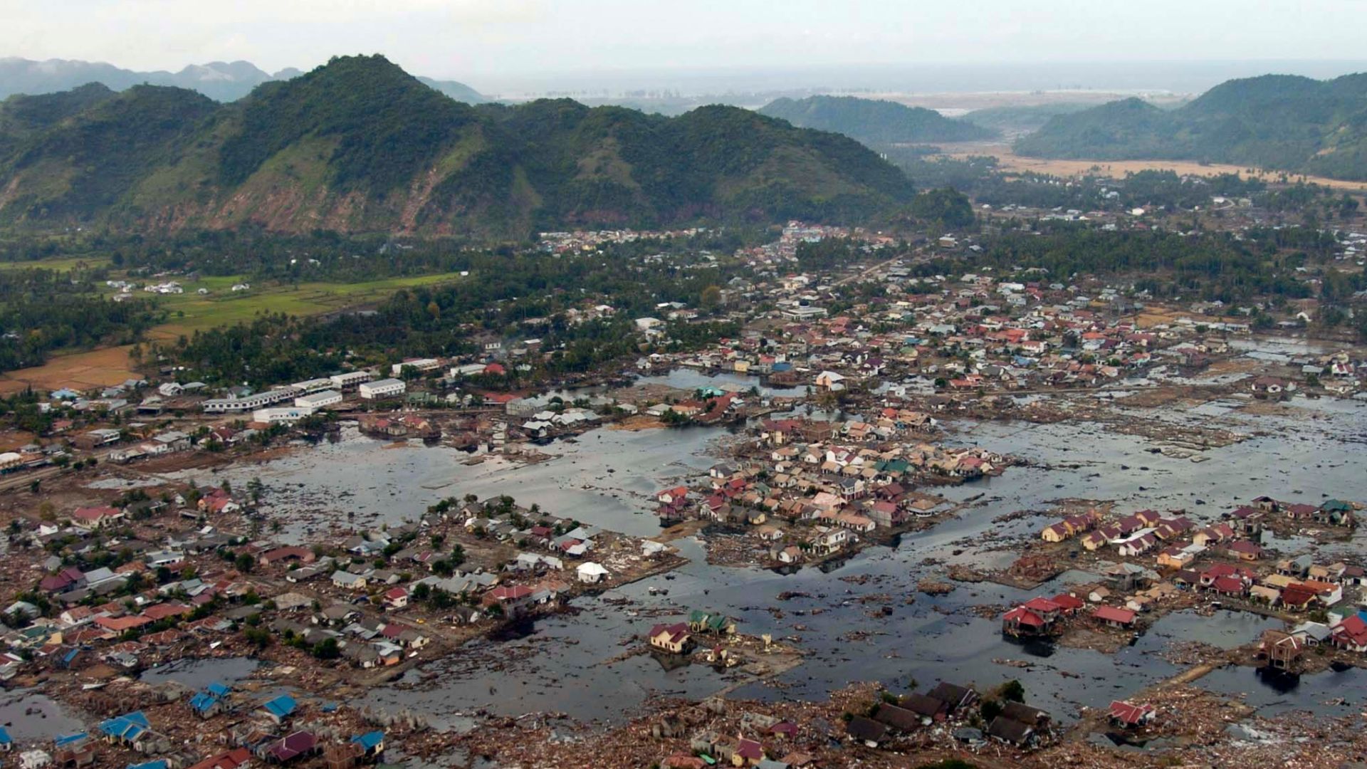 File:US Navy 050102-N-9593M-040 A village near the coast of Sumatra lays in ruin after the Tsunami that struck South East Asia.jpg