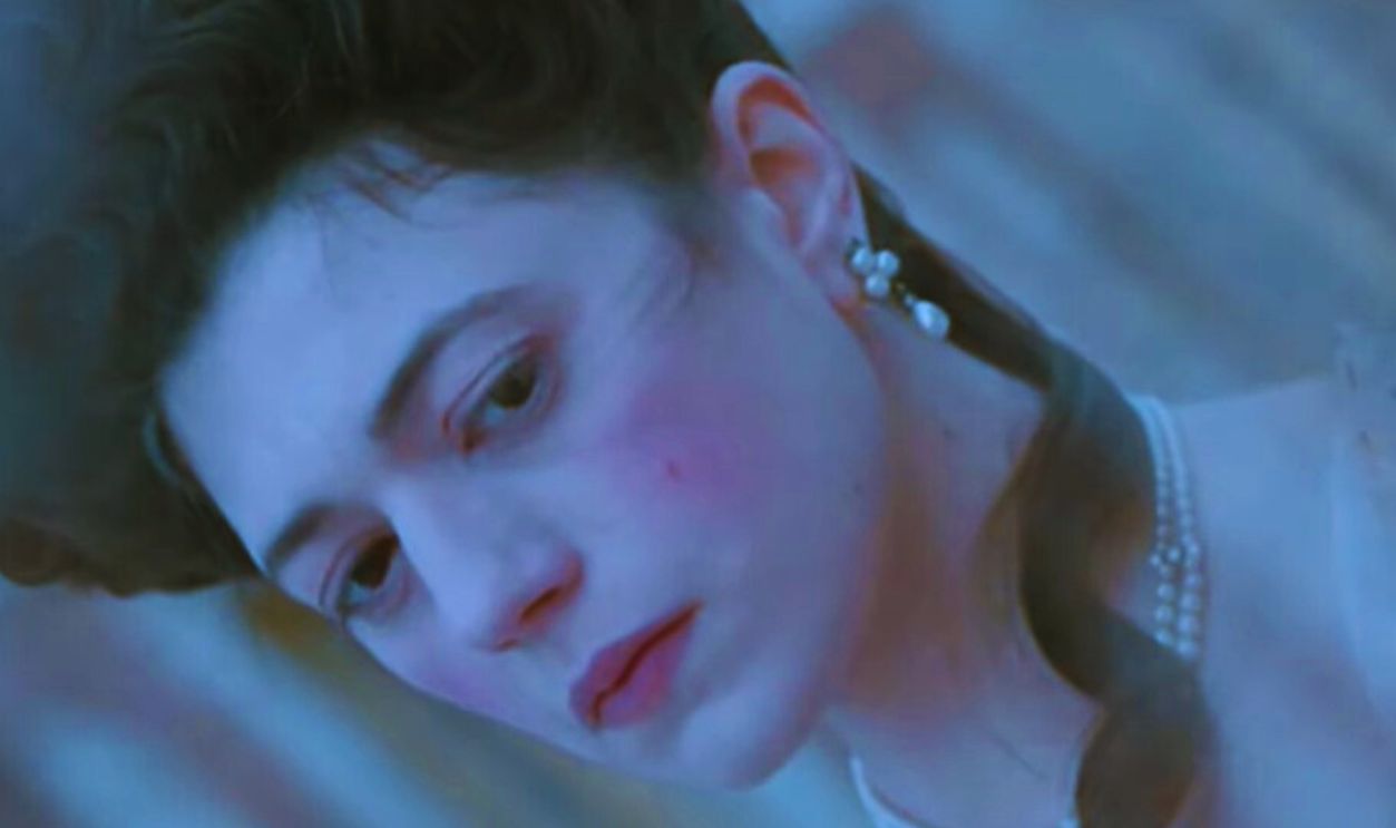 Screenshot from Marie Antoinette (2022–2023)