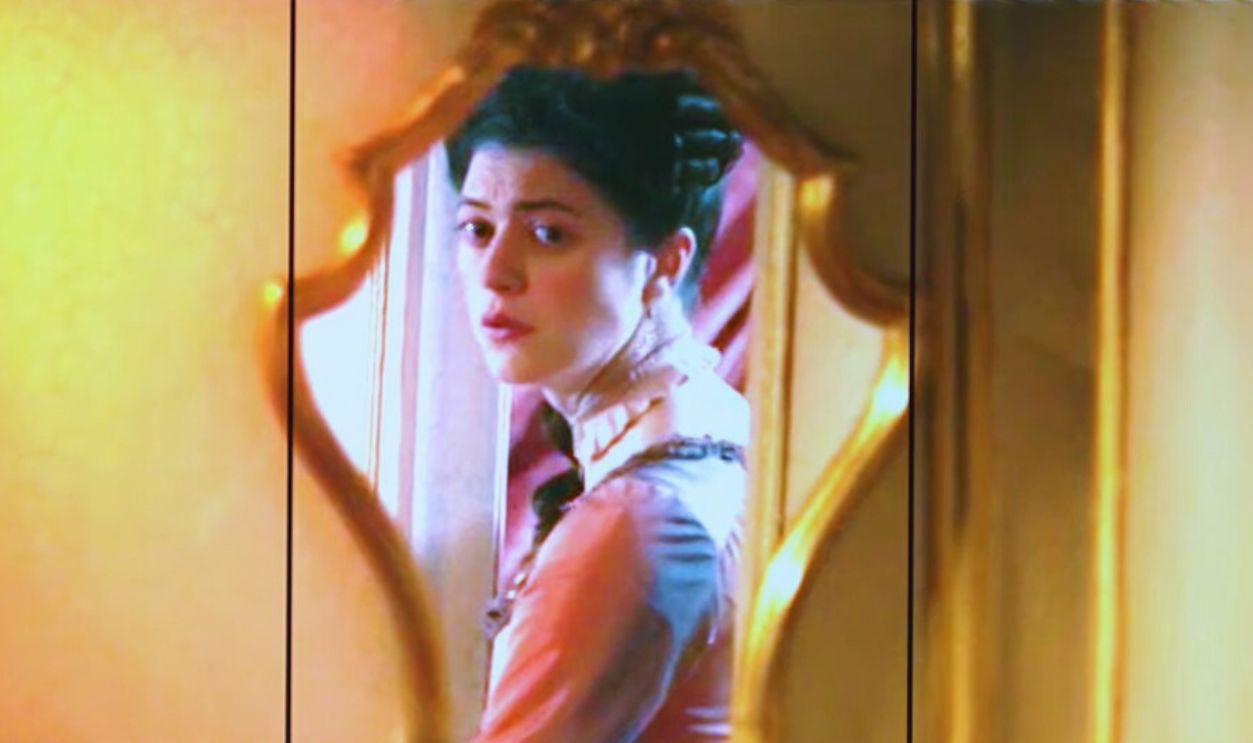 Screenshot from Marie Antoinette (2022–2023)