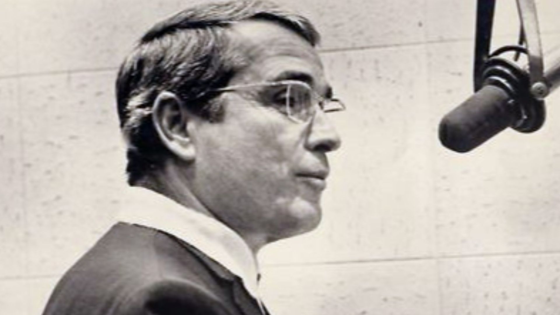 File:Como in studio.jpg