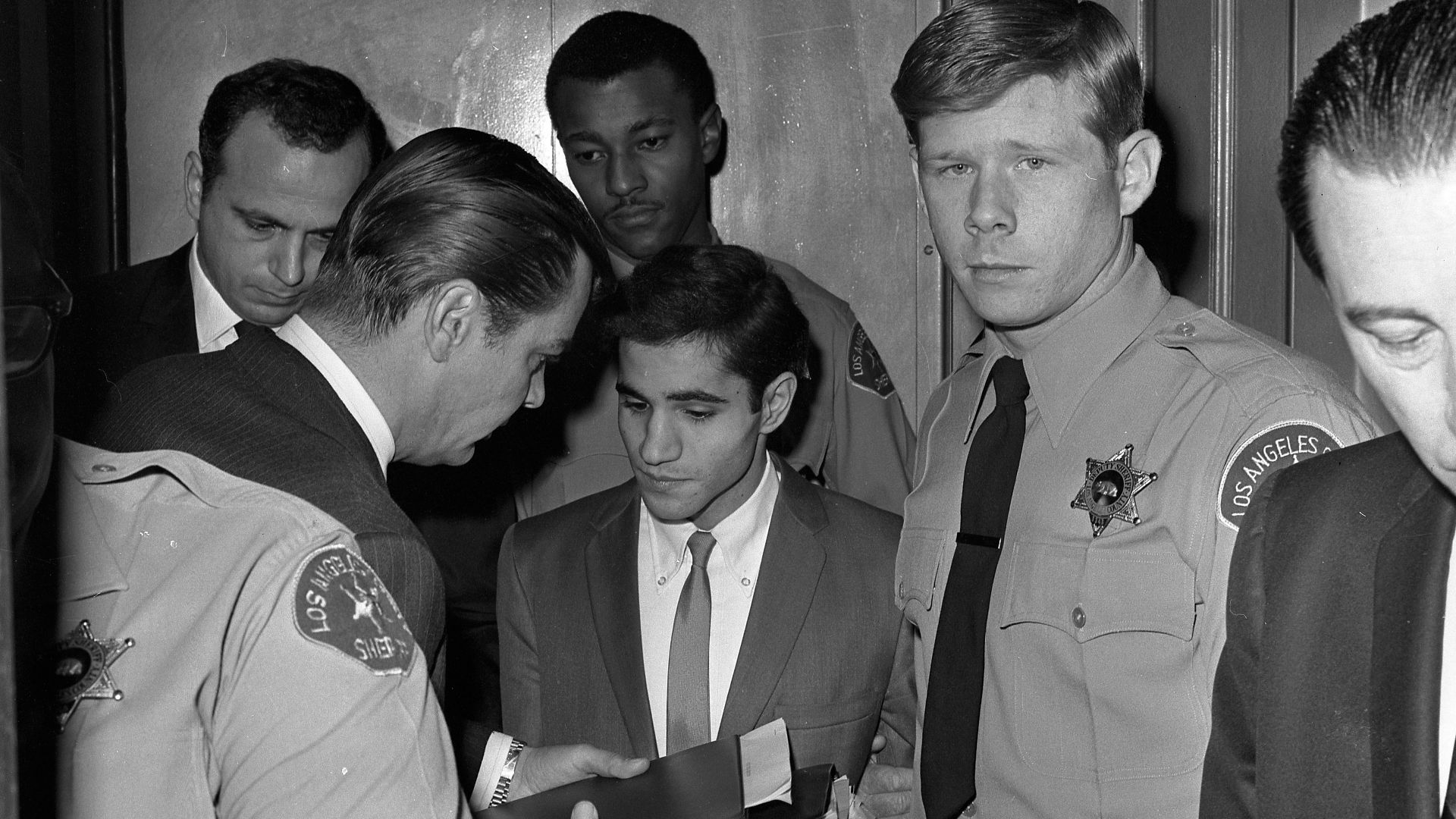File:Sirhan Sirhan before a court hearing.jpg