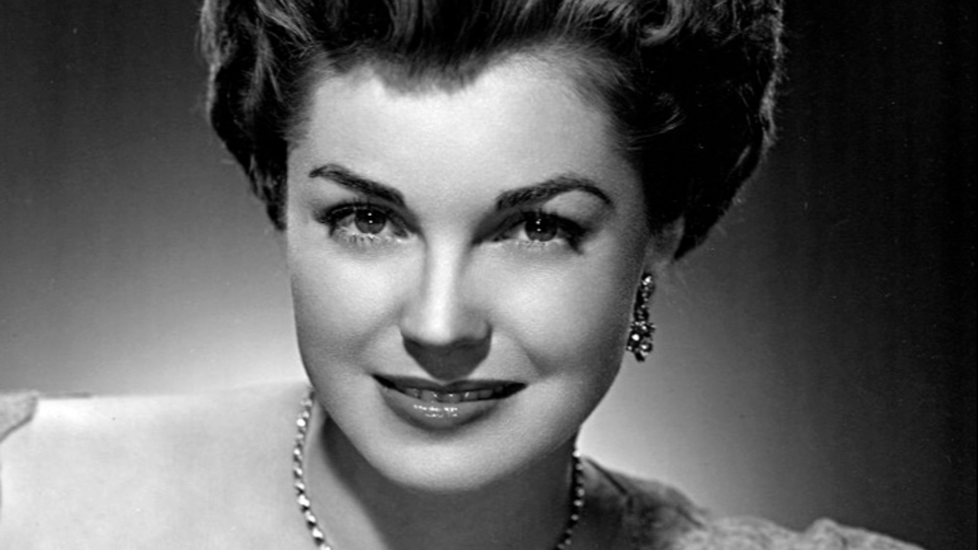 File:Esther Williams - portrait.jpg