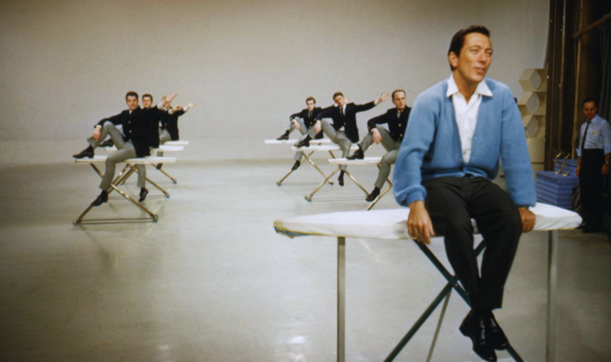 Gettyimages - 485622096, Perry Como's Kraft Music Hall TV Show NEW YORK - CIRCA 1961: Entertainer Andy Williams on the TV show 
